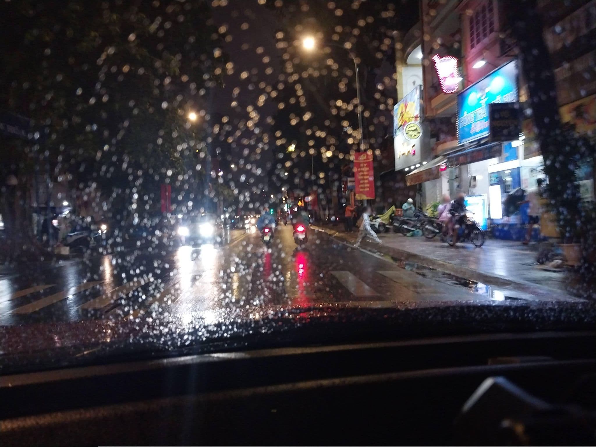 Street view near Khach san Ly Ly, Quận Bốn — © sg_front_1 (CC BY-SA · Mapillary)