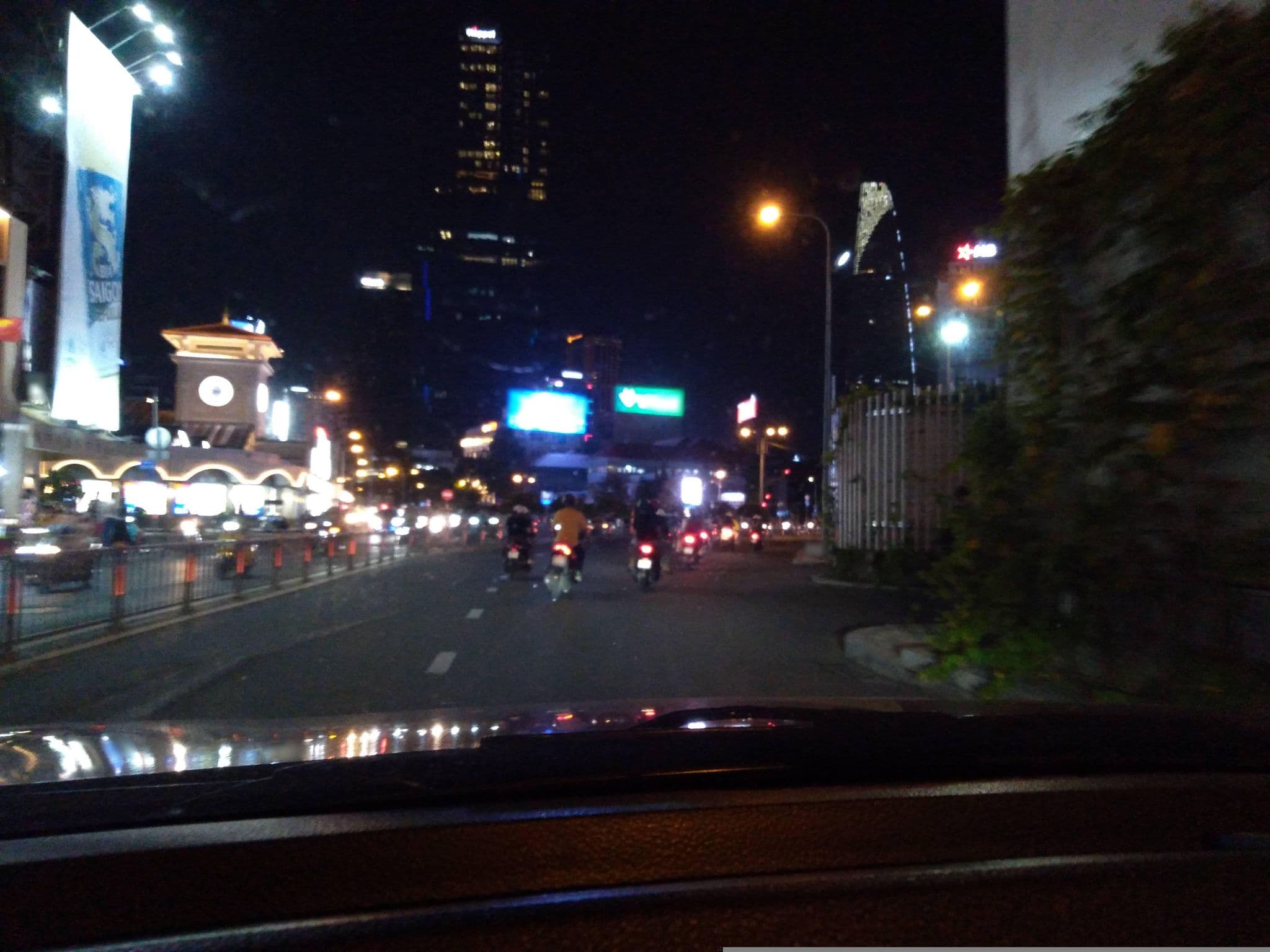 Street view near Winsuites Saigon, Quận Bốn — © sg_front_1 (CC BY-SA · Mapillary)