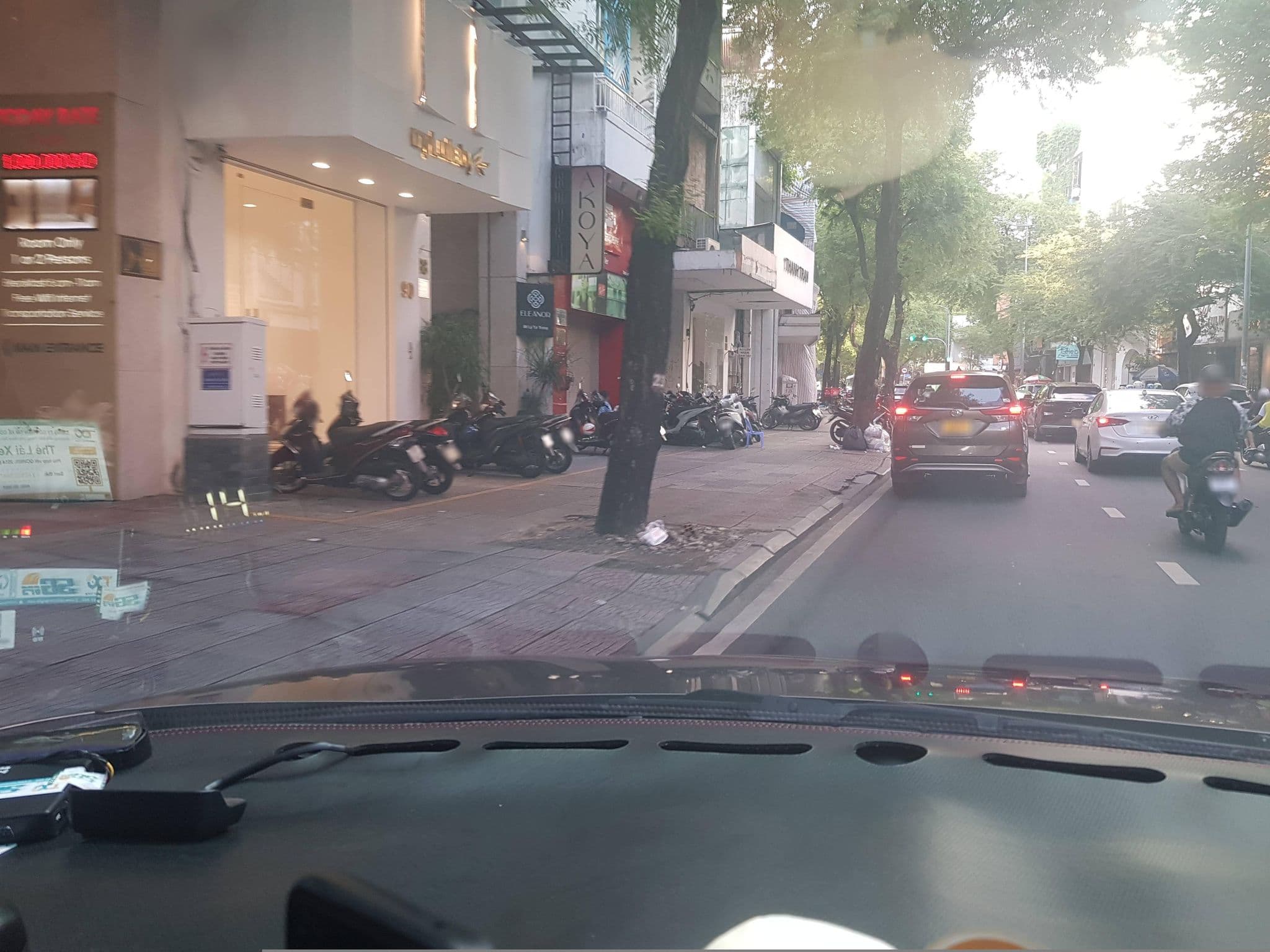 Street view near Ace Hotel Bến Thành, Quận Ba — © bemaps1 (CC BY-SA · Mapillary)