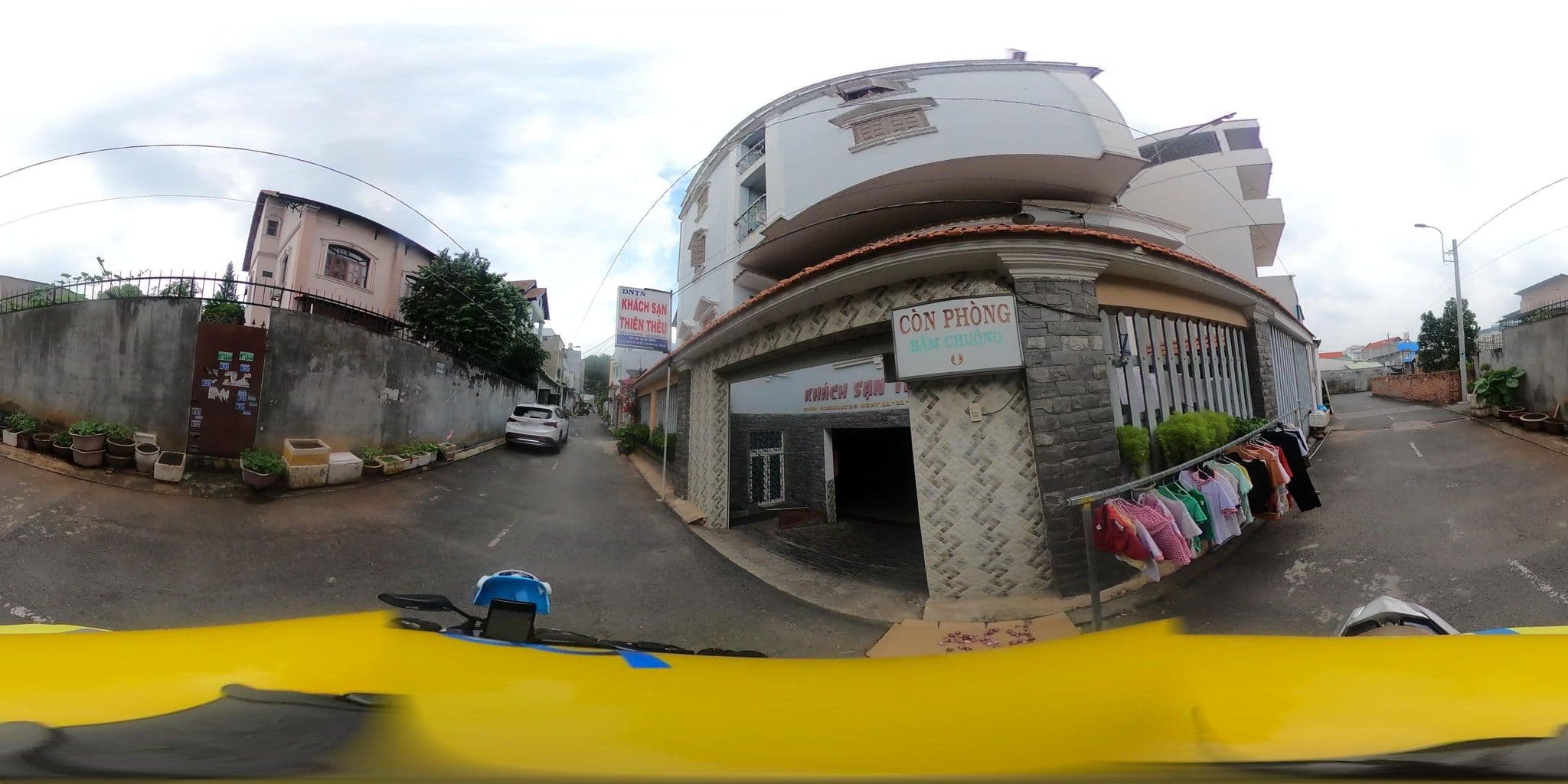 Street view near Khách Sạn Thiên Thêu, Thủ Đức — © bemaps3_sg (CC BY-SA · Mapillary)