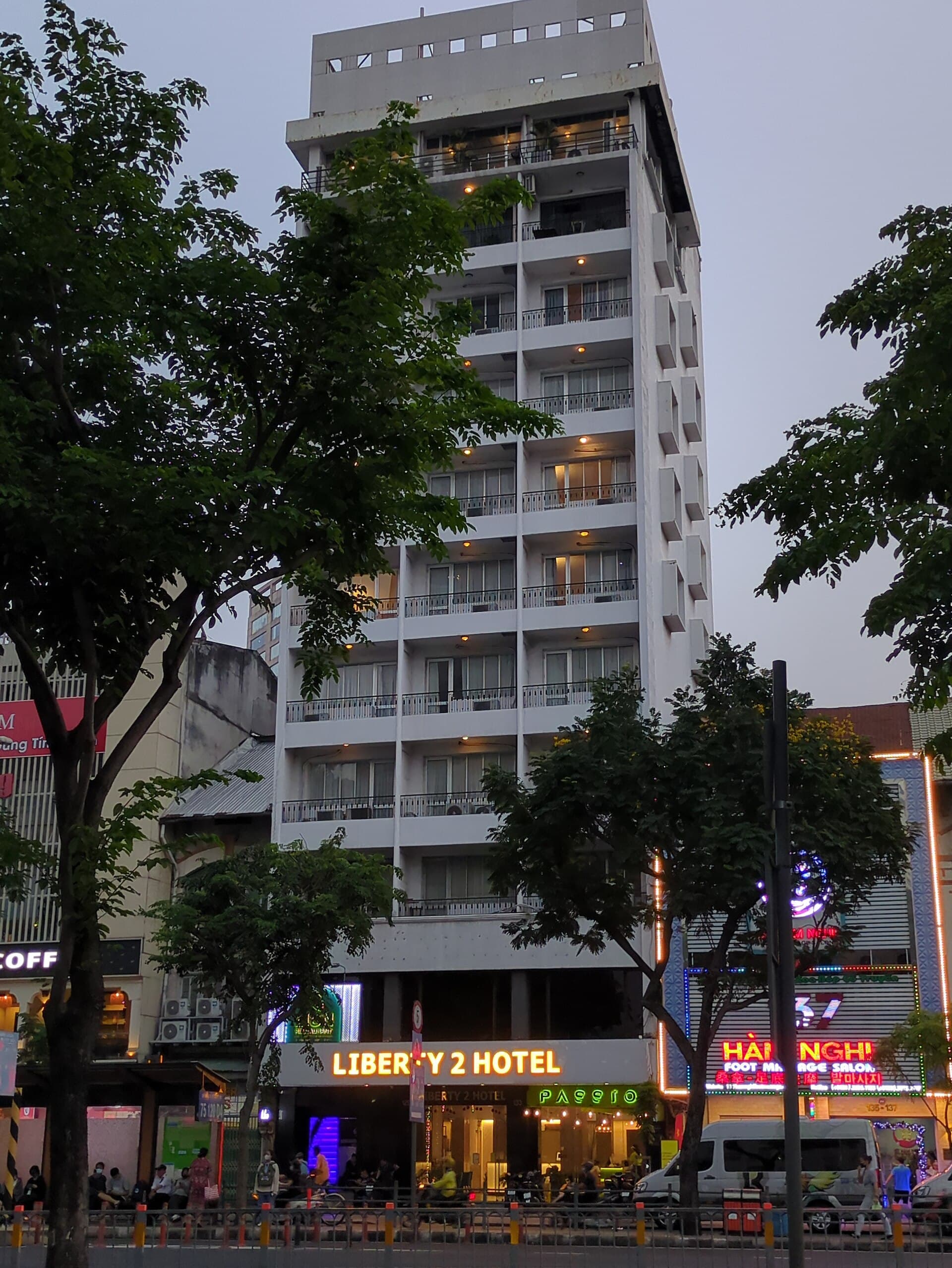Que Huong Liberty 2 Hotel (via Wikimedia Commons, CC BY-SA 4.0)