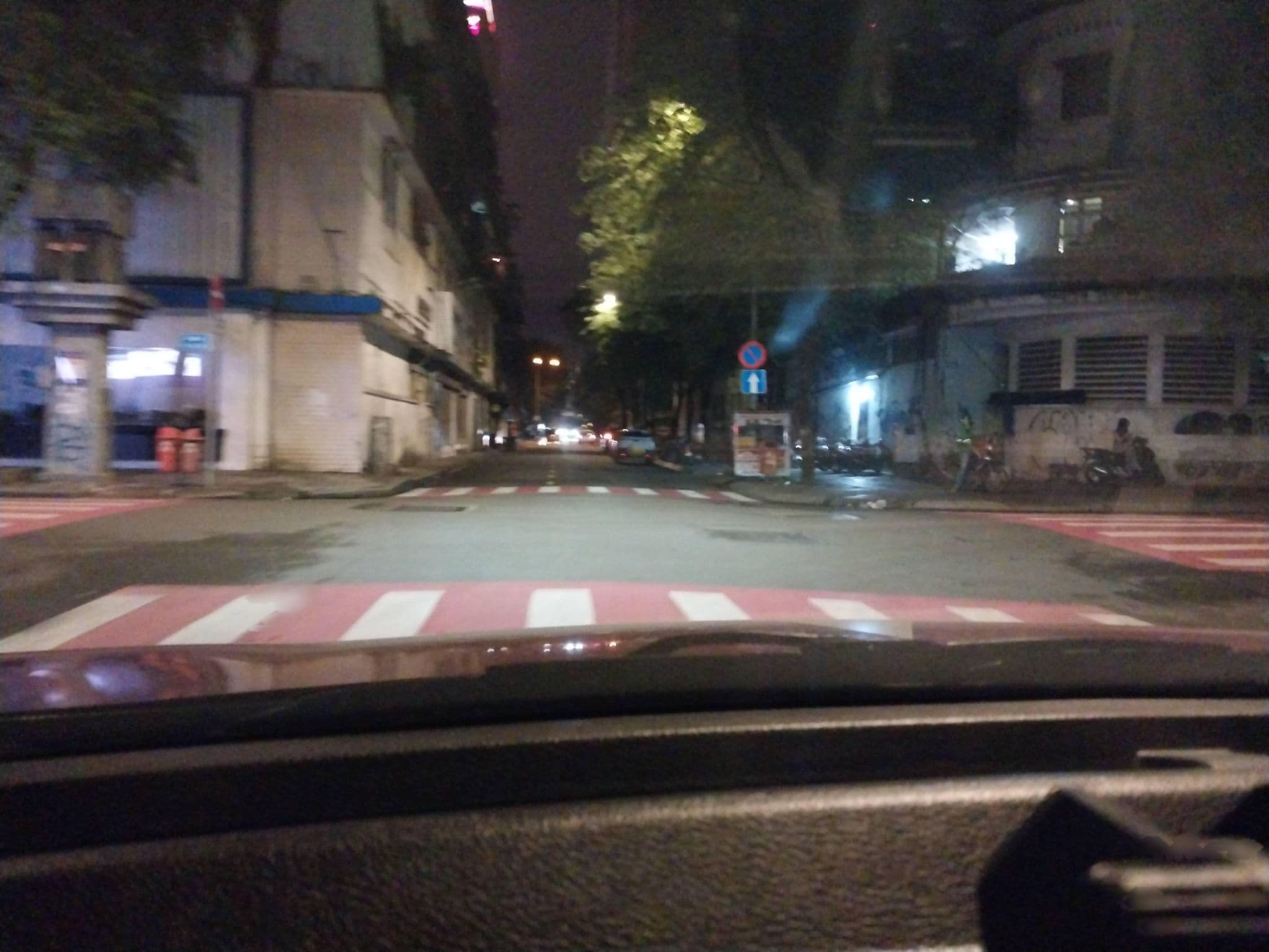 Street view near Nicecy Saigon Hotel, Quận Bốn — © sg_front_1 (CC BY-SA · Mapillary)