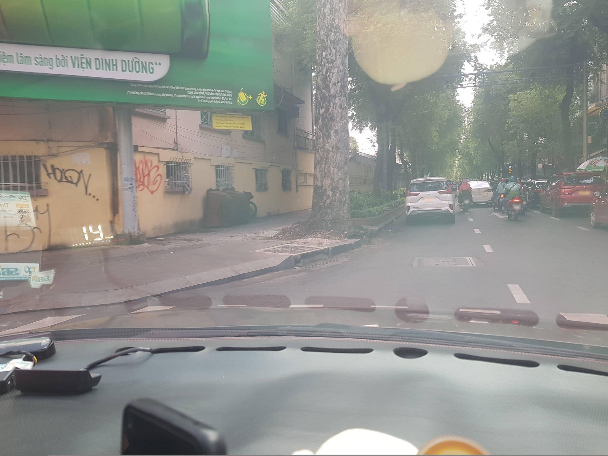 Street view near Nam Phuong Hotel Ho Chi Minh City, Quận Bốn — © bemaps1 (CC BY-SA · Mapillary)