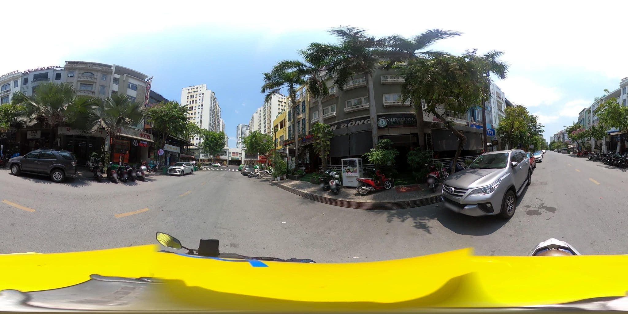Street view near Vien Dong Hotel - Phu My Hung, Quận Bốn — © bemaps3_sg (CC BY-SA · Mapillary)