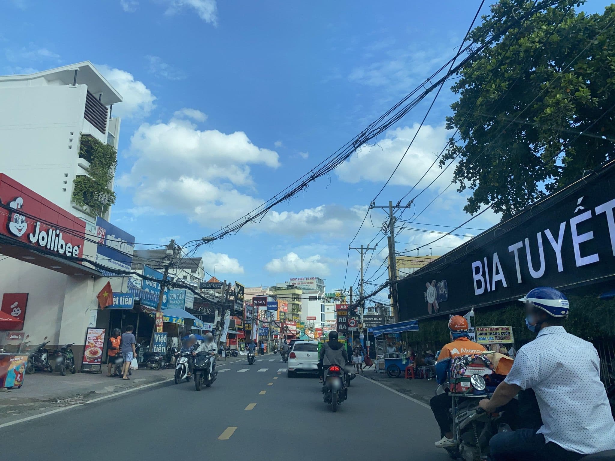 Street view near Nha Nhgi, Thủ Đức — © DriveWithHoang (CC BY-SA · Mapillary)