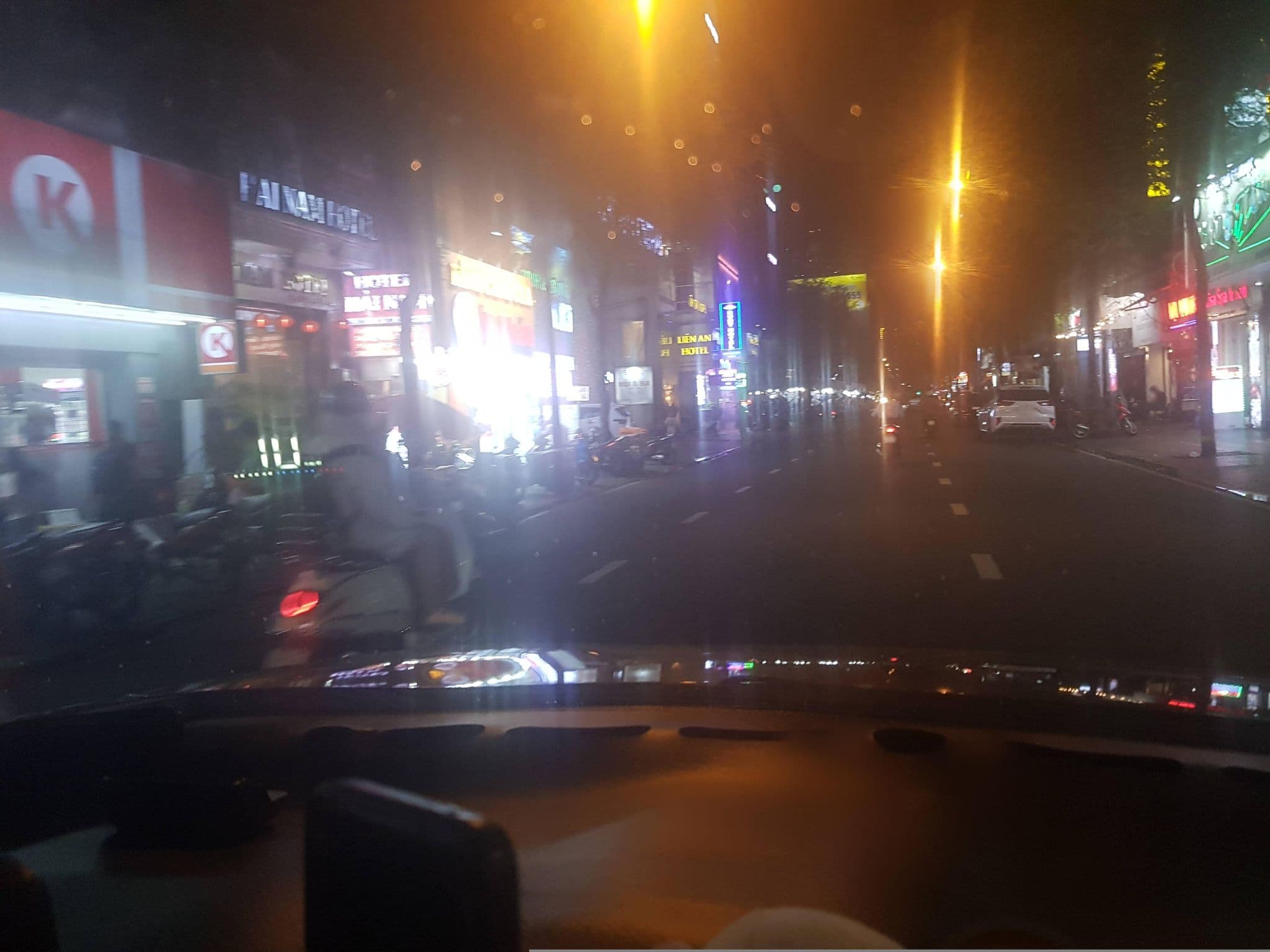 Street view near Papaya Saigon Central Hotel, Quận Bốn — © bemaps1 (CC BY-SA · Mapillary)