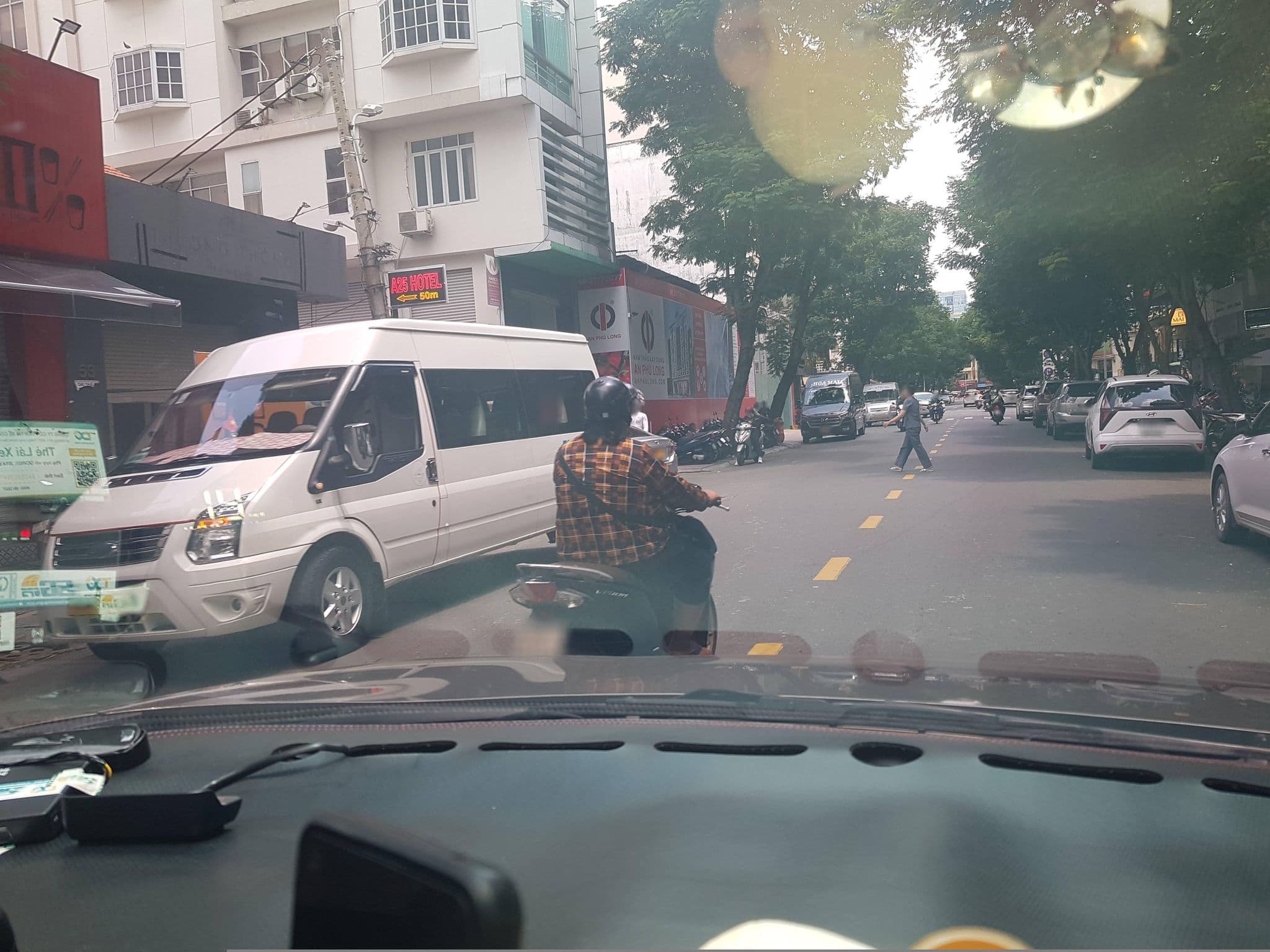 Street view near happy life grand hotel ＆ sky bar, Quận Bốn — © bemaps1 (CC BY-SA · Mapillary)