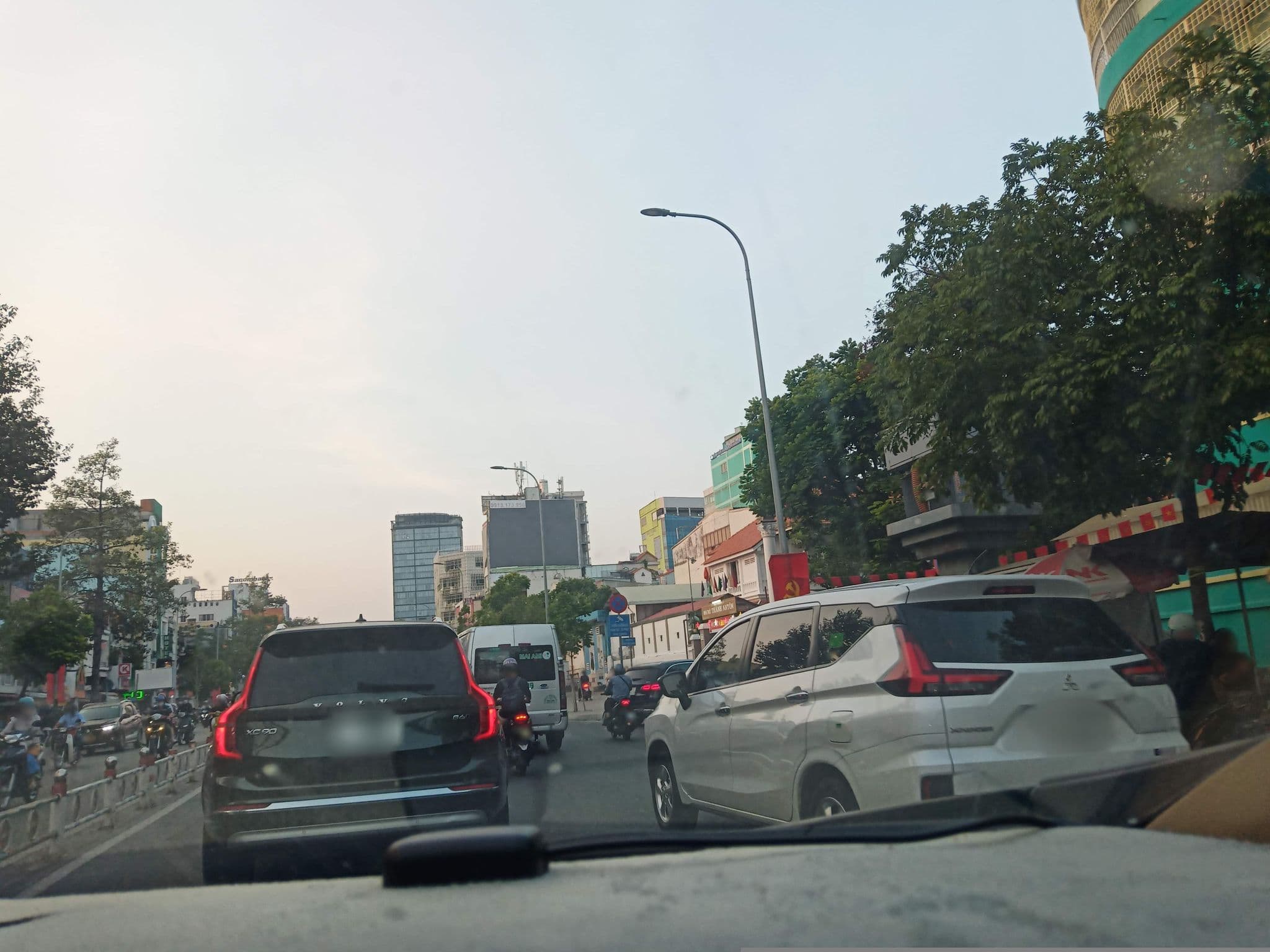 Street view near Room @ Saigon, Quận Bốn — © sg_right_1 (CC BY-SA · Mapillary)