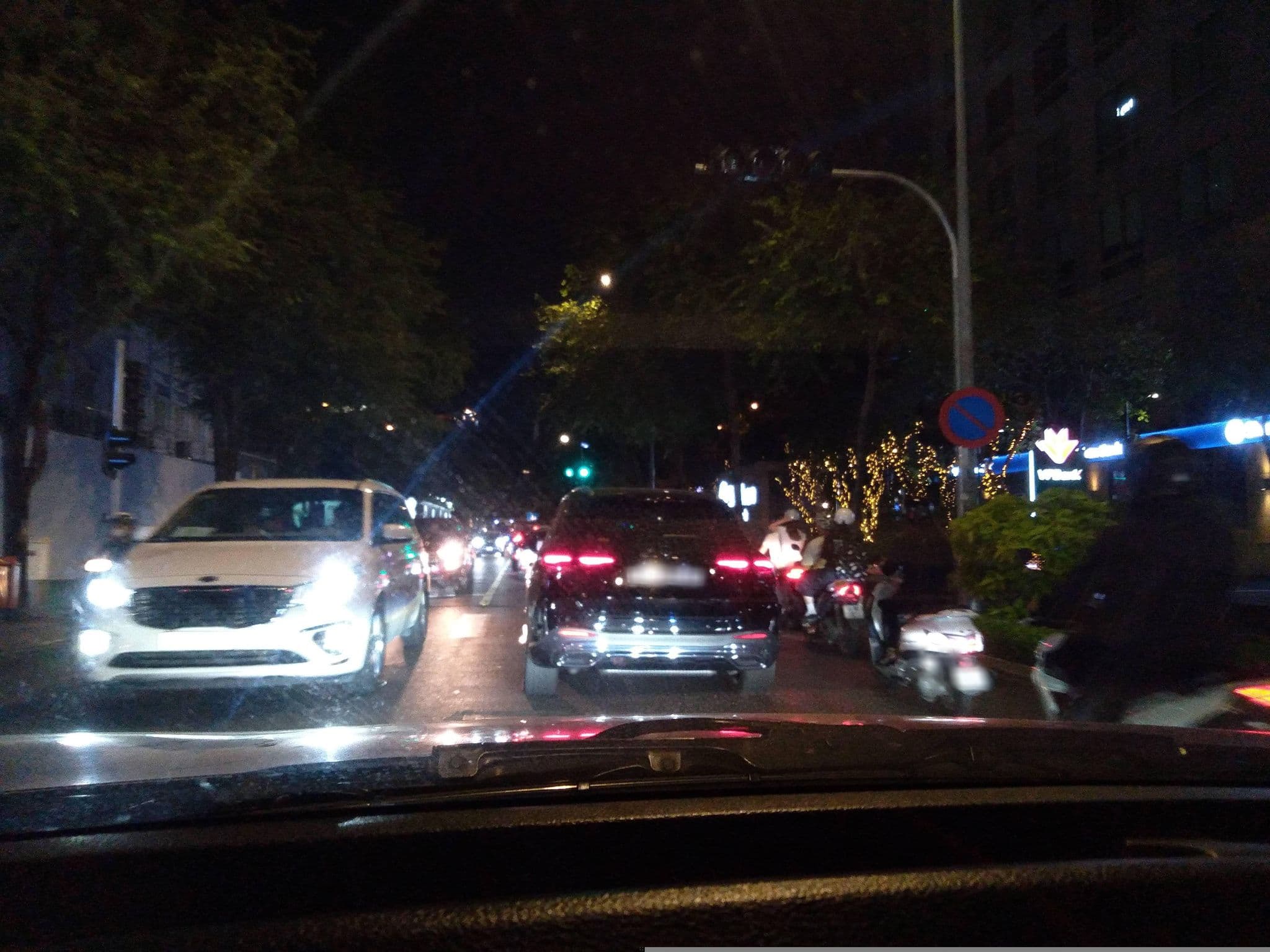 Street view near Intercontinental Hotel Ballroom, Quận Bốn — © sg_front_1 (CC BY-SA · Mapillary)
