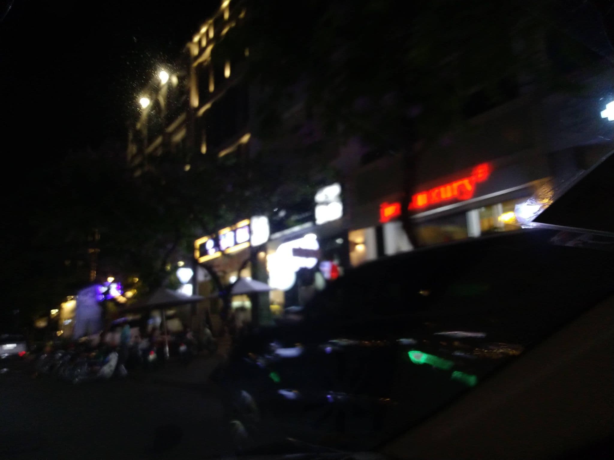 Street view near Bizu Royal, Quận Bốn — © sg_right_2 (CC BY-SA · Mapillary)