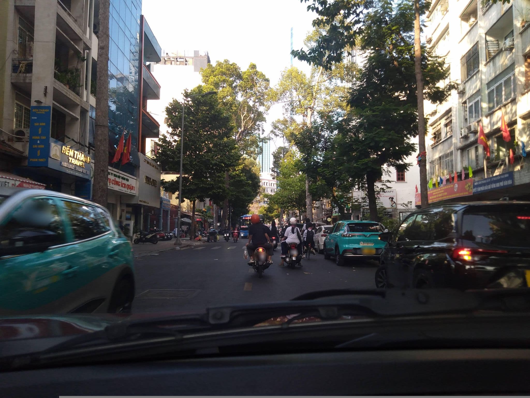 Street view near Ha Hien Hotel 2, Quận Bốn — © sg_front_1 (CC BY-SA · Mapillary)