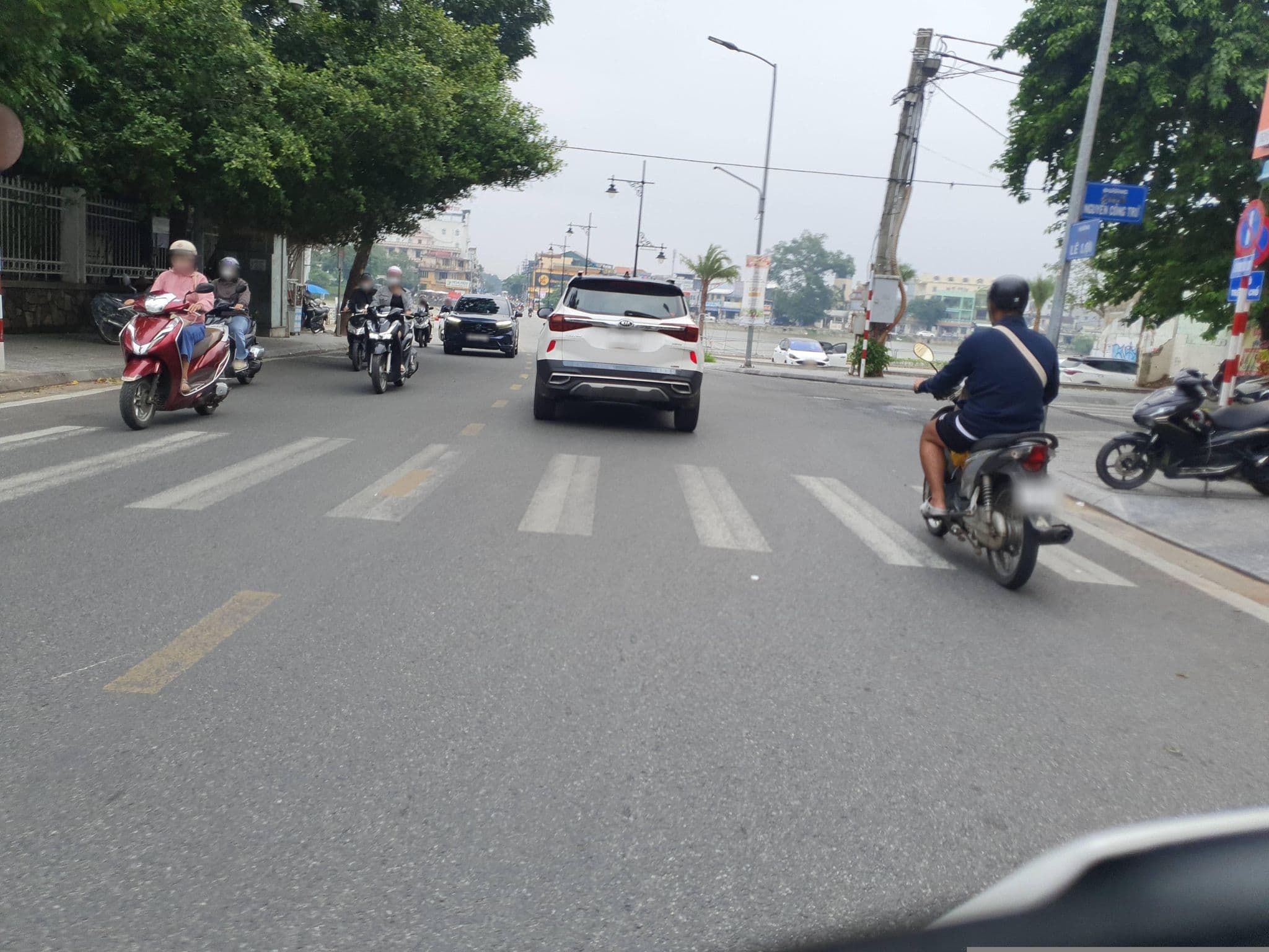Street view near Minh Tam, Huế — © russmcd (CC BY-SA · Mapillary)