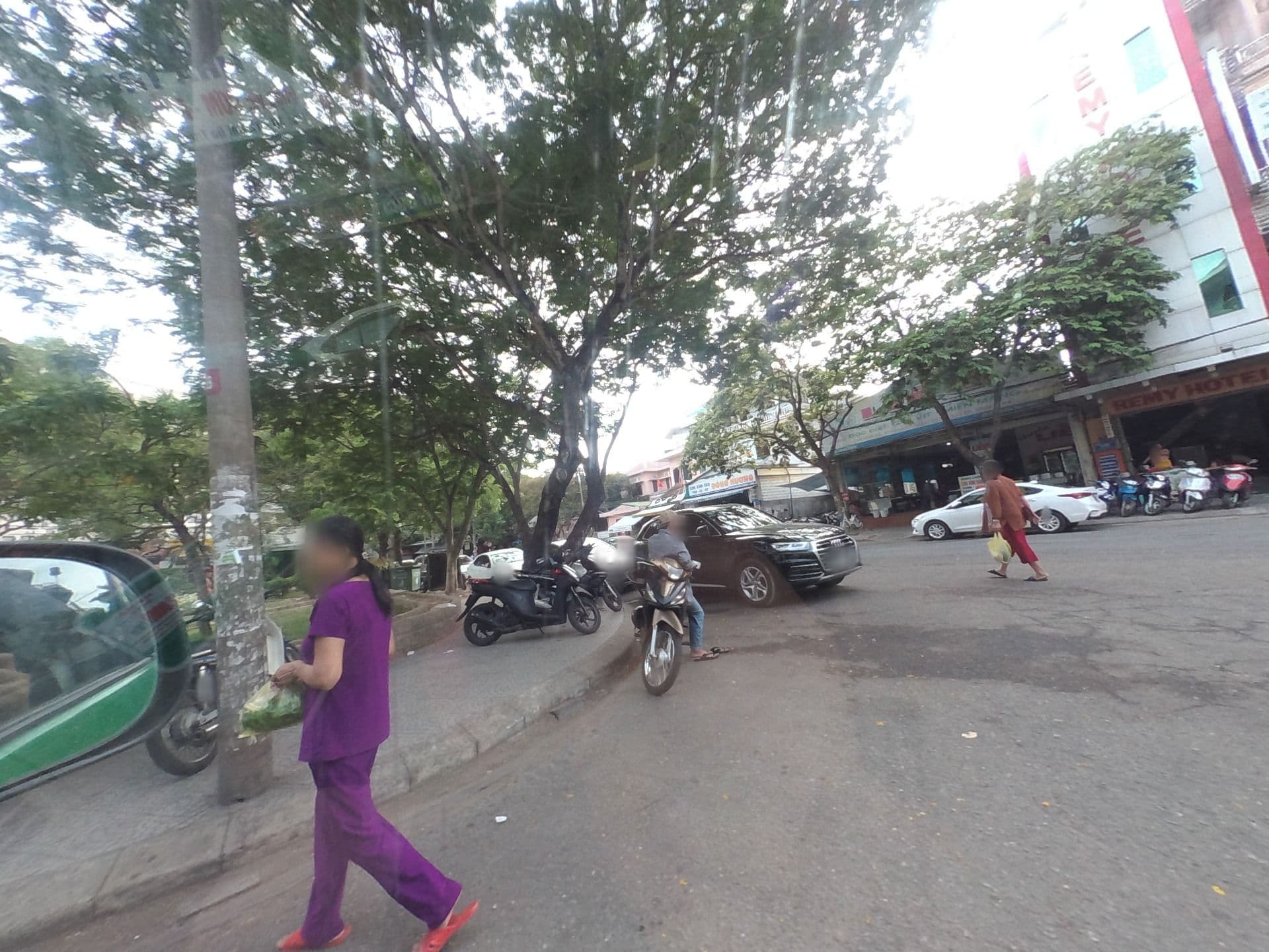 Street view near Remy Hotel, Huế — © rsnaru (CC BY-SA · Mapillary)
