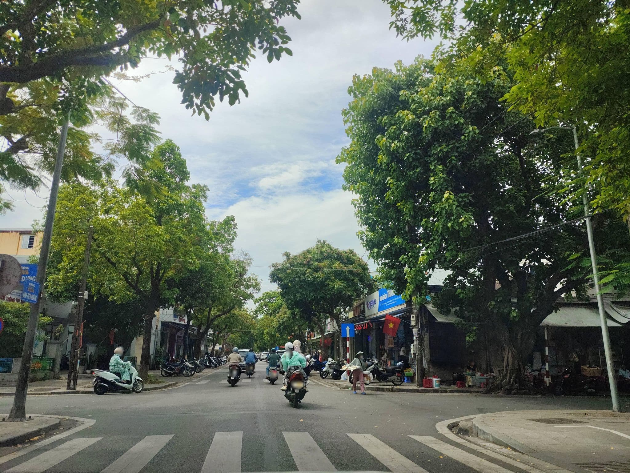 Street view near Spatel d’Annam, Huế — © hn_right_1 (CC BY-SA · Mapillary)