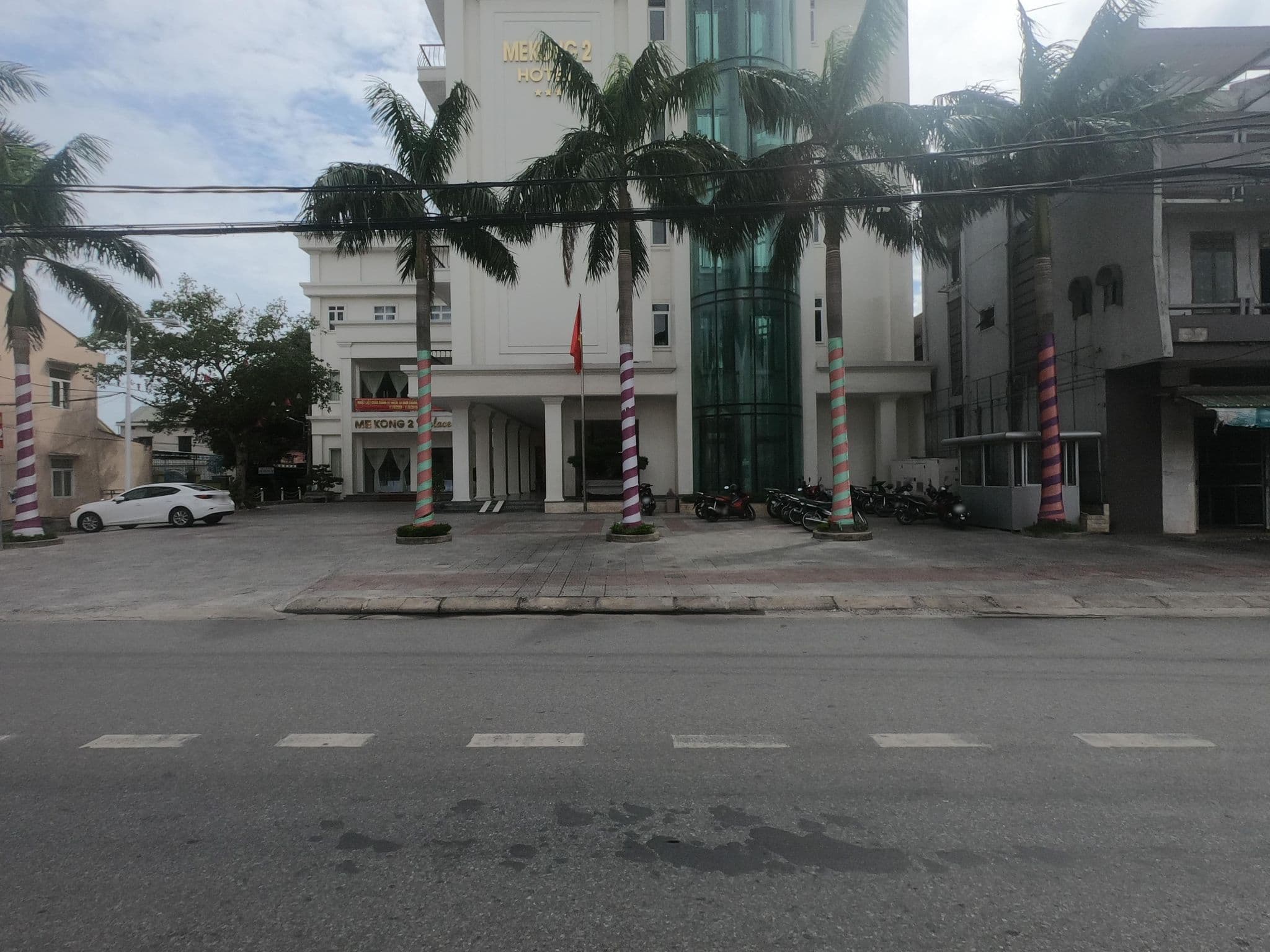 Street view near Hieu Giang Hotel, Ðông Hà — © rsnaru (CC BY-SA · Mapillary)