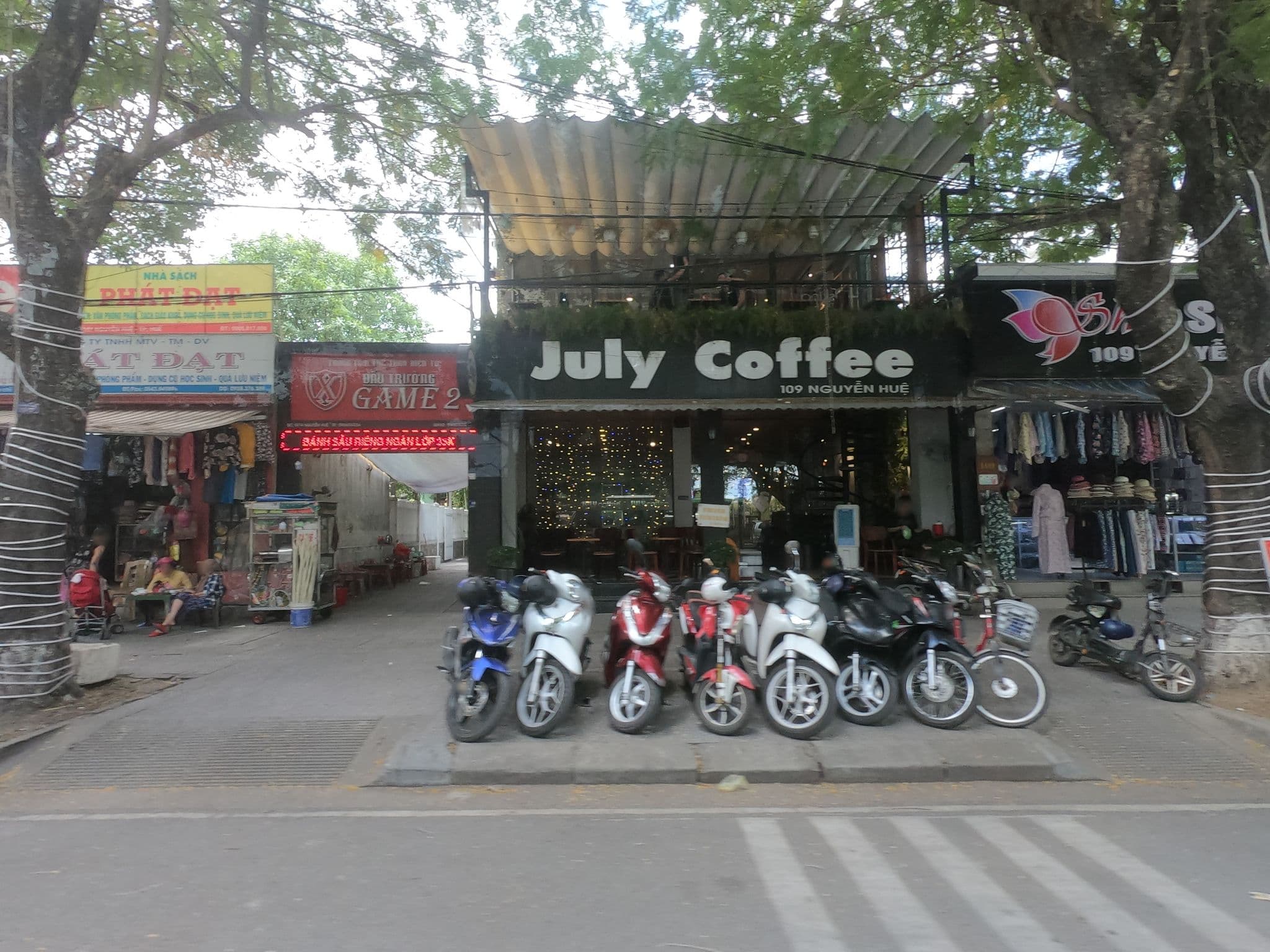 Street view near Hoang Vu Hotel, Huế — © rsnaru (CC BY-SA · Mapillary)