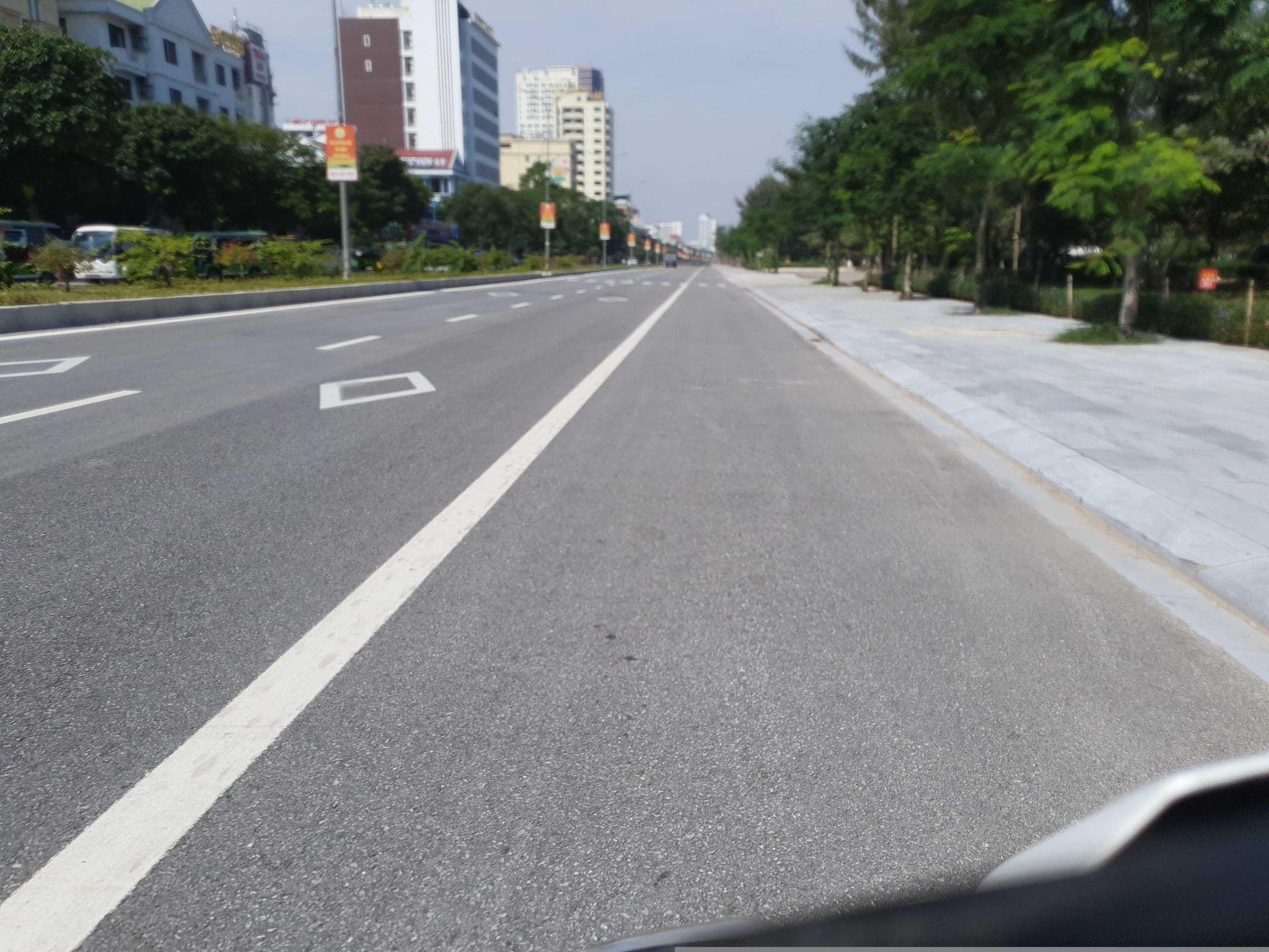 Street view near Khách Sạn 3D, Cửa Lô — © russmcd (CC BY-SA · Mapillary)