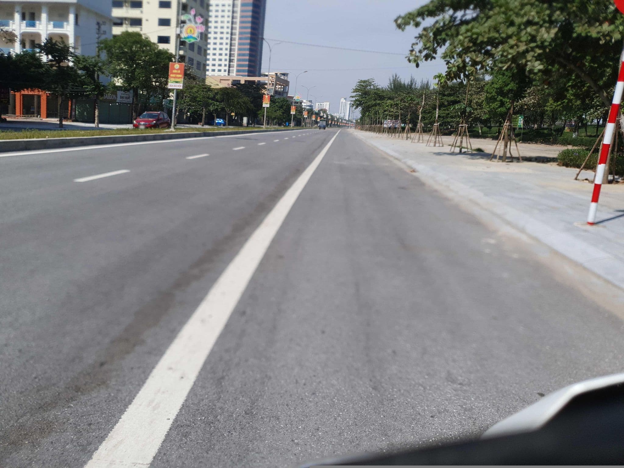 Street view near The Anh Hotel, Cửa Lô — © russmcd (CC BY-SA · Mapillary)