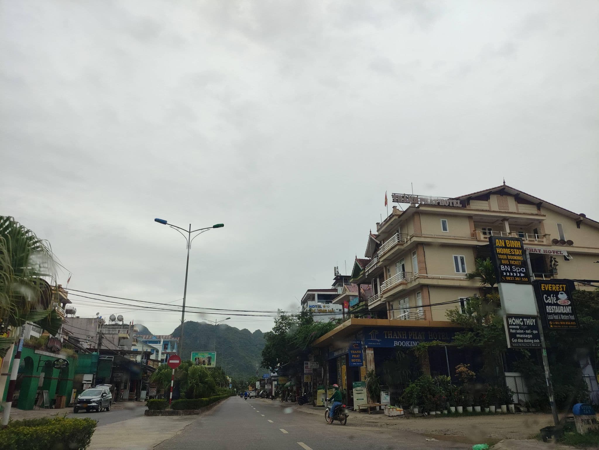 Street view near Green Travel Guesthouse, Xuân Sơn — © hn_right_1 (CC BY-SA · Mapillary)