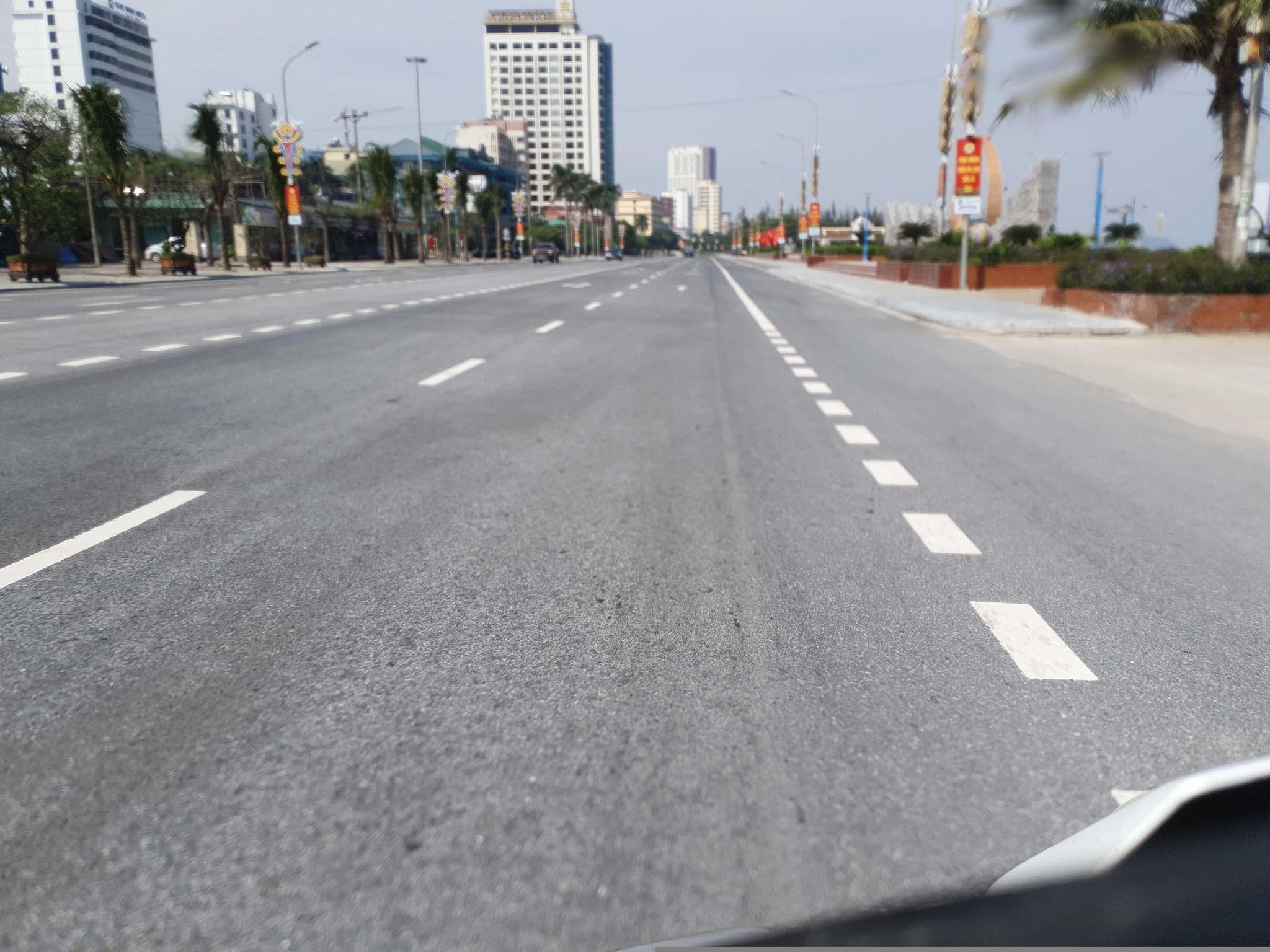 Street view near Trung Kiên Hotel, Cửa Lô — © russmcd (CC BY-SA · Mapillary)