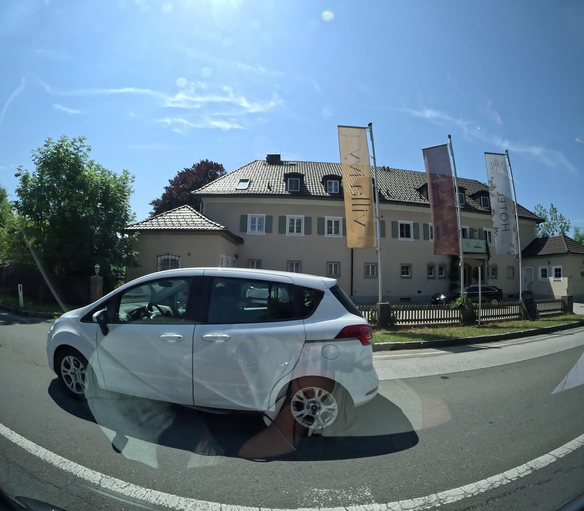 Street view near Villa Ivy, Anif — © erias (CC BY-SA · Mapillary)