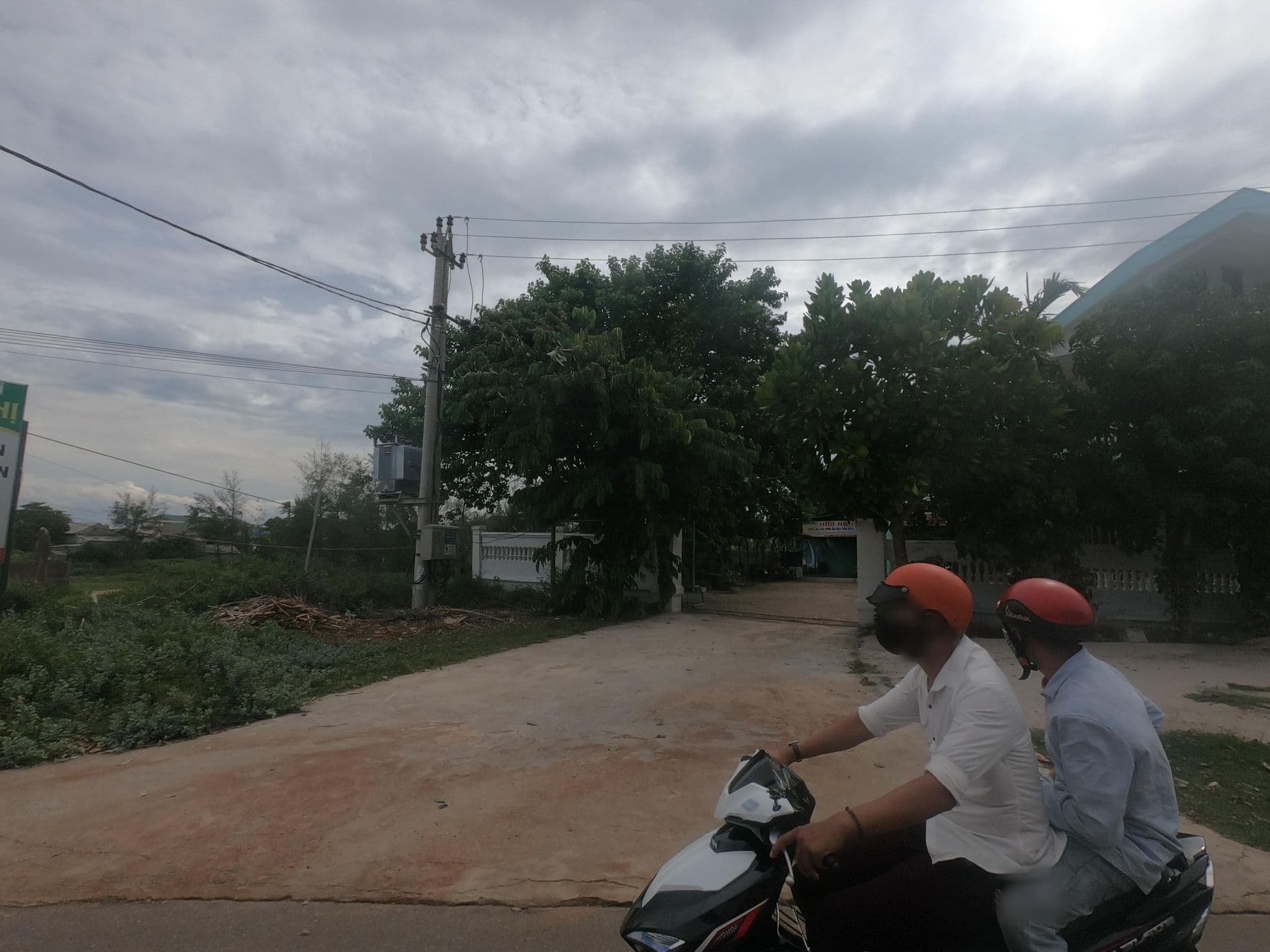 Street view near Khách Sạn Công Đoàn Cửa Tùng, Gio Linh — © rsnaru (CC BY-SA · Mapillary)