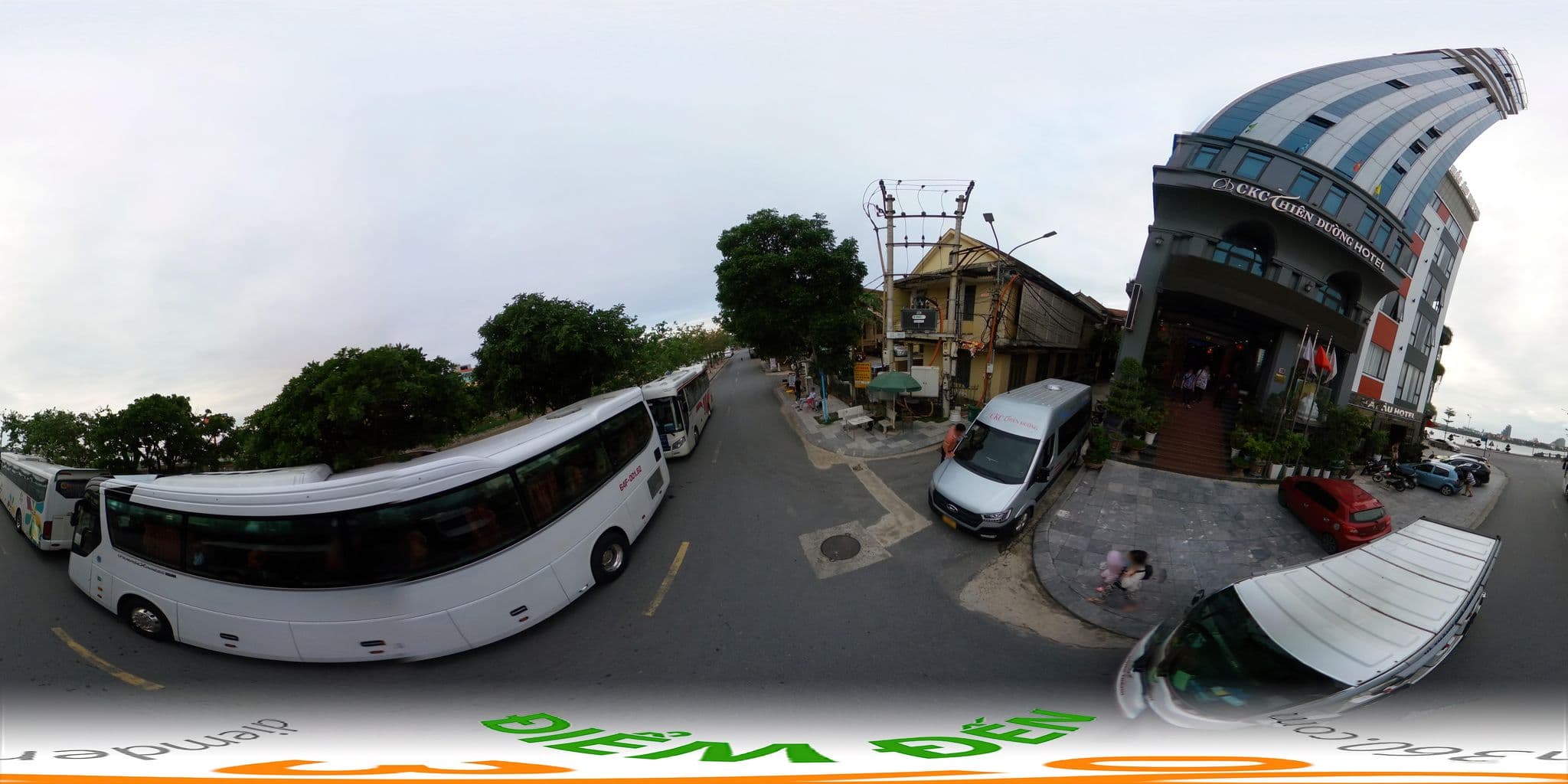 Street view near Hải Âu Hotel, Đồng Hới — © diemden360 (CC BY-SA · Mapillary)