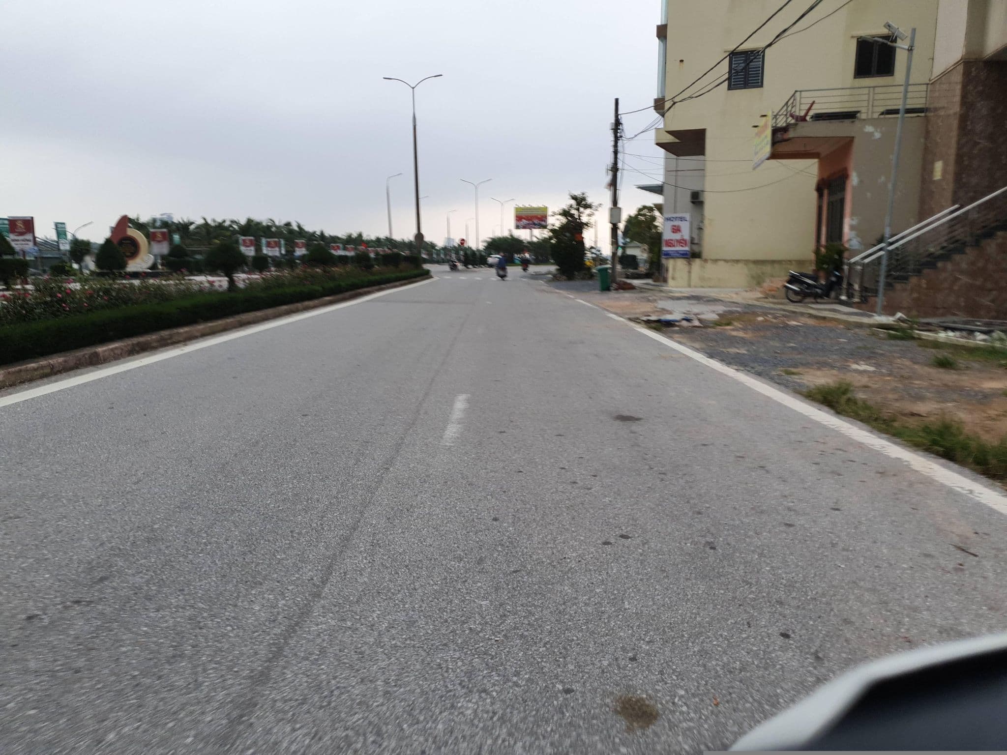 Street view near gia nguyễn hotel, Đồng Hới — © russmcd (CC BY-SA · Mapillary)