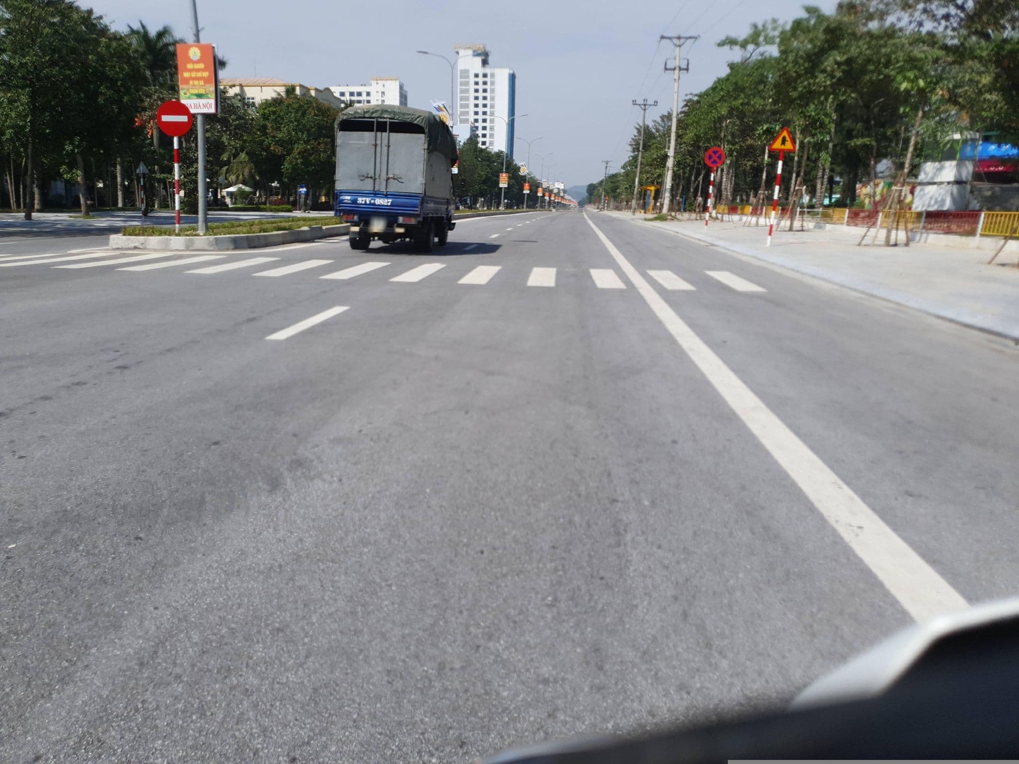 Street view near Saigon Kimlien Resort, Cửa Lô — © russmcd (CC BY-SA · Mapillary)