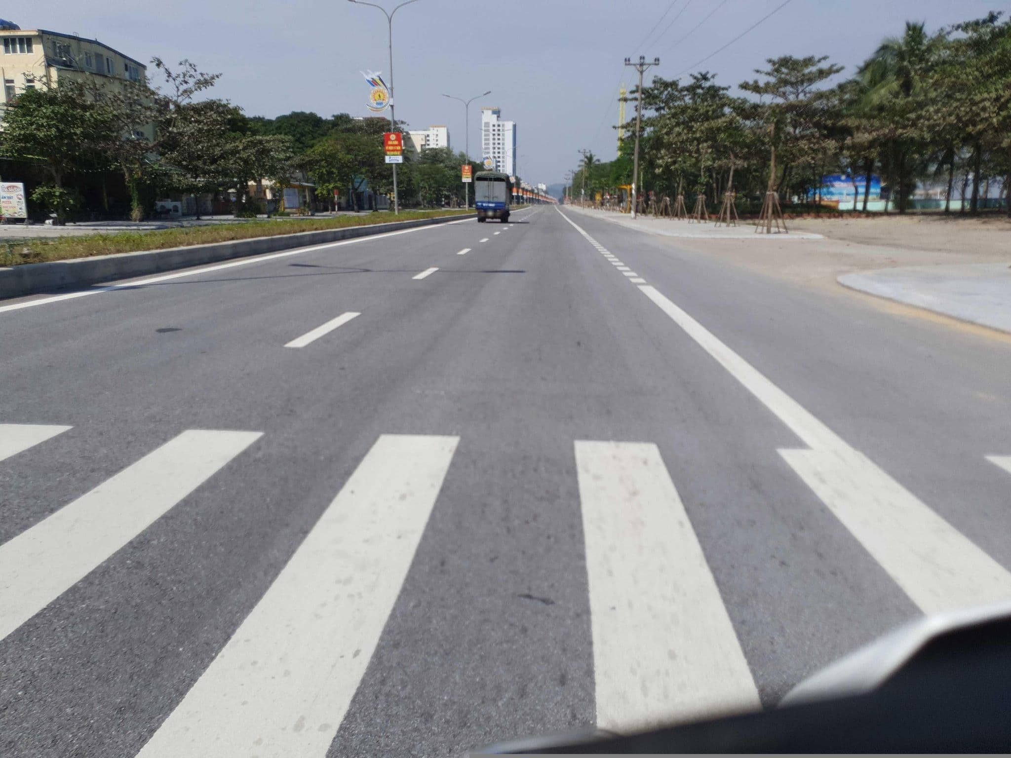 Street view near Nhà khách Tỉnh Ủy, Cửa Lô — © russmcd (CC BY-SA · Mapillary)