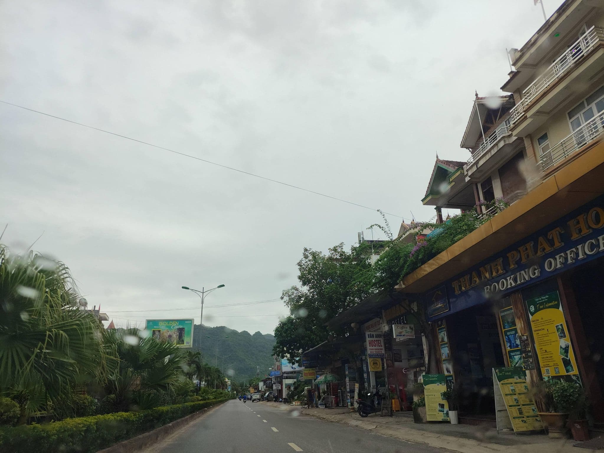 Street view near Nguyen Shack, Xuân Sơn — © hn_right_1 (CC BY-SA · Mapillary)