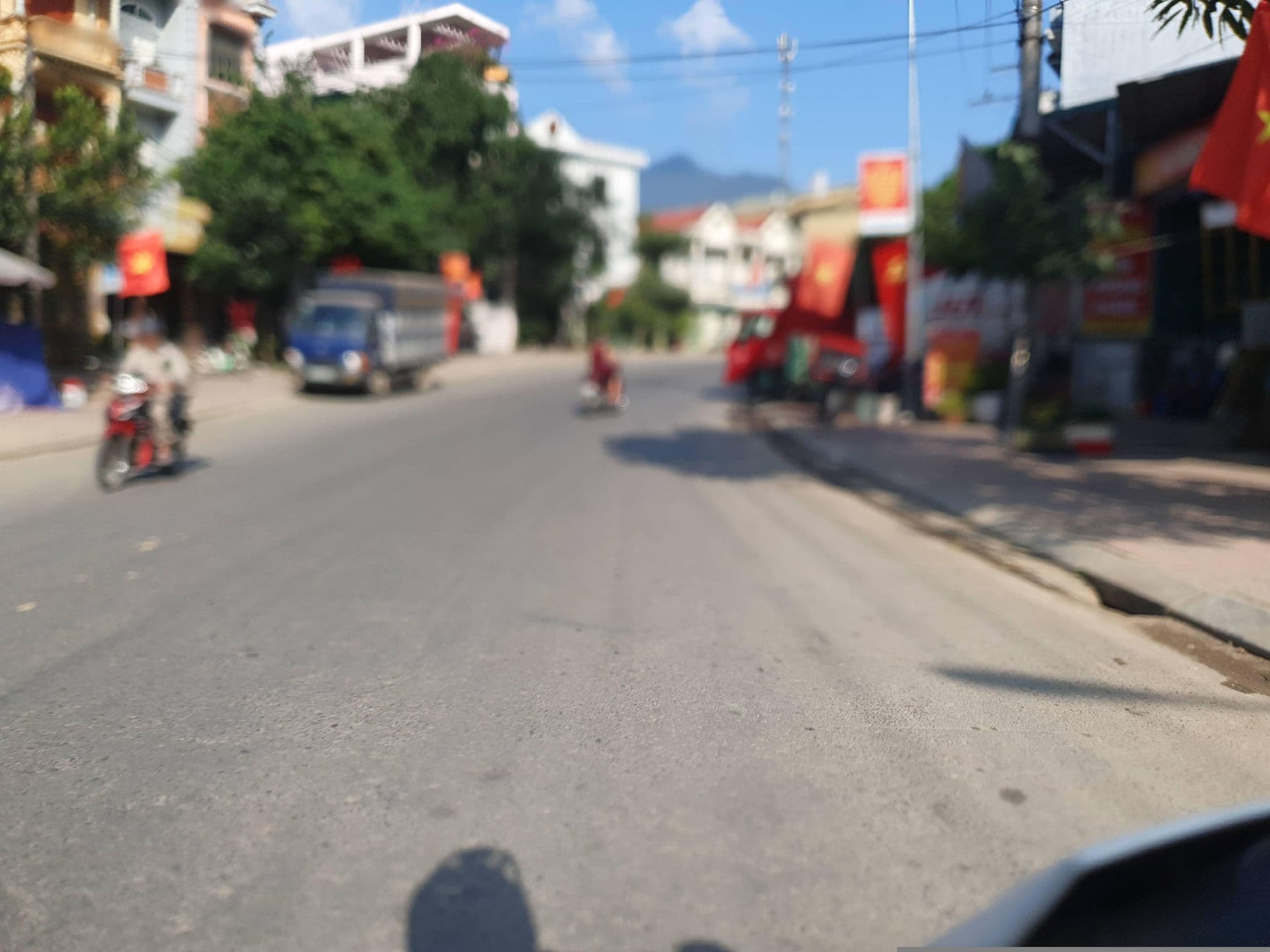 Street view near Ngọc Bạch, Hòa Bình — © russmcd (CC BY-SA · Mapillary)