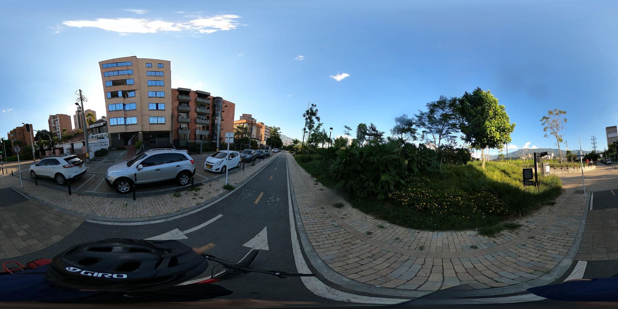 Street view near Hotel Plaza del Río, Medellín