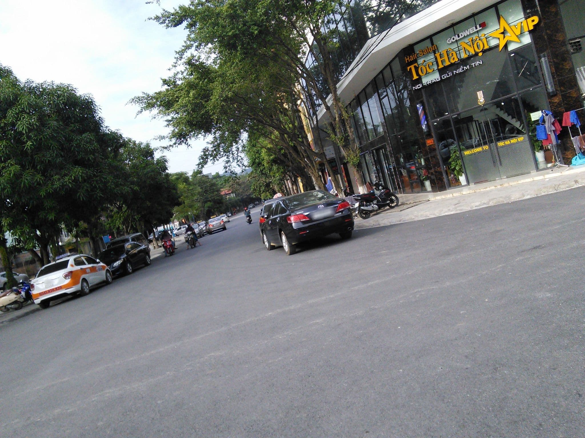 Street view near Hướng Dương Hotel, Lào Cai — © mcmayer (CC BY-SA · Mapillary)