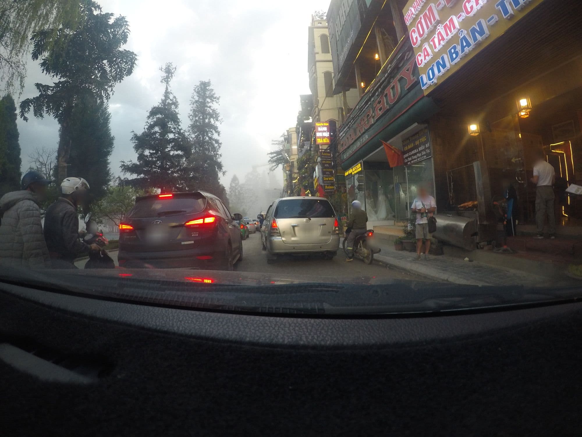 Street view near Fansipan View Hotel, Sa Pa — © 24dakenlo (CC BY-SA · Mapillary)