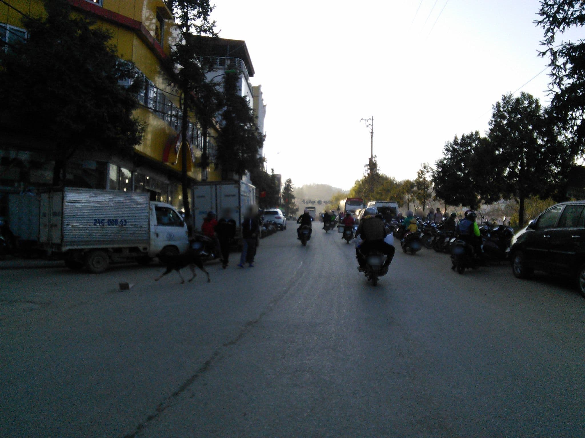 Street view near Sapa Moment Hotel, Sa Pa — © mcmayer (CC BY-SA · Mapillary)