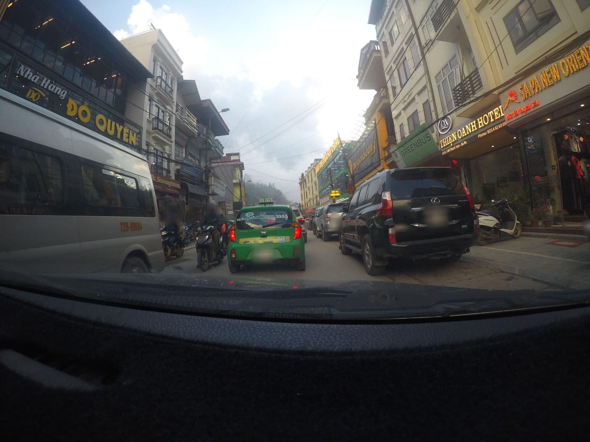 Street view near KHÁCH SẠN HƯƠNG SƠN SA PA, Sa Pa — © 24dakenlo (CC BY-SA · Mapillary)