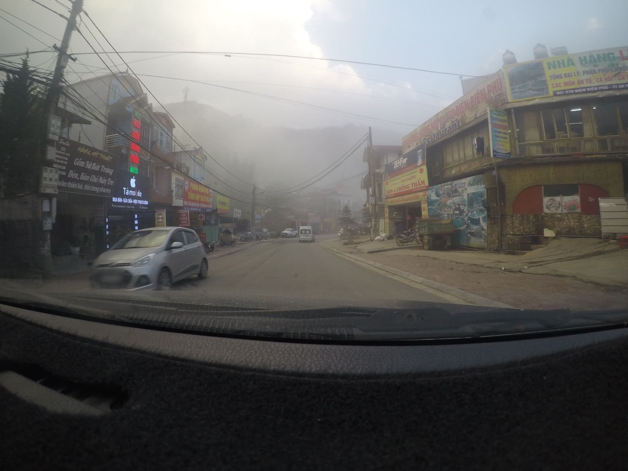 Street view near Golden Town Hotel, Sa Pa — © 24dakenlo (CC BY-SA · Mapillary)