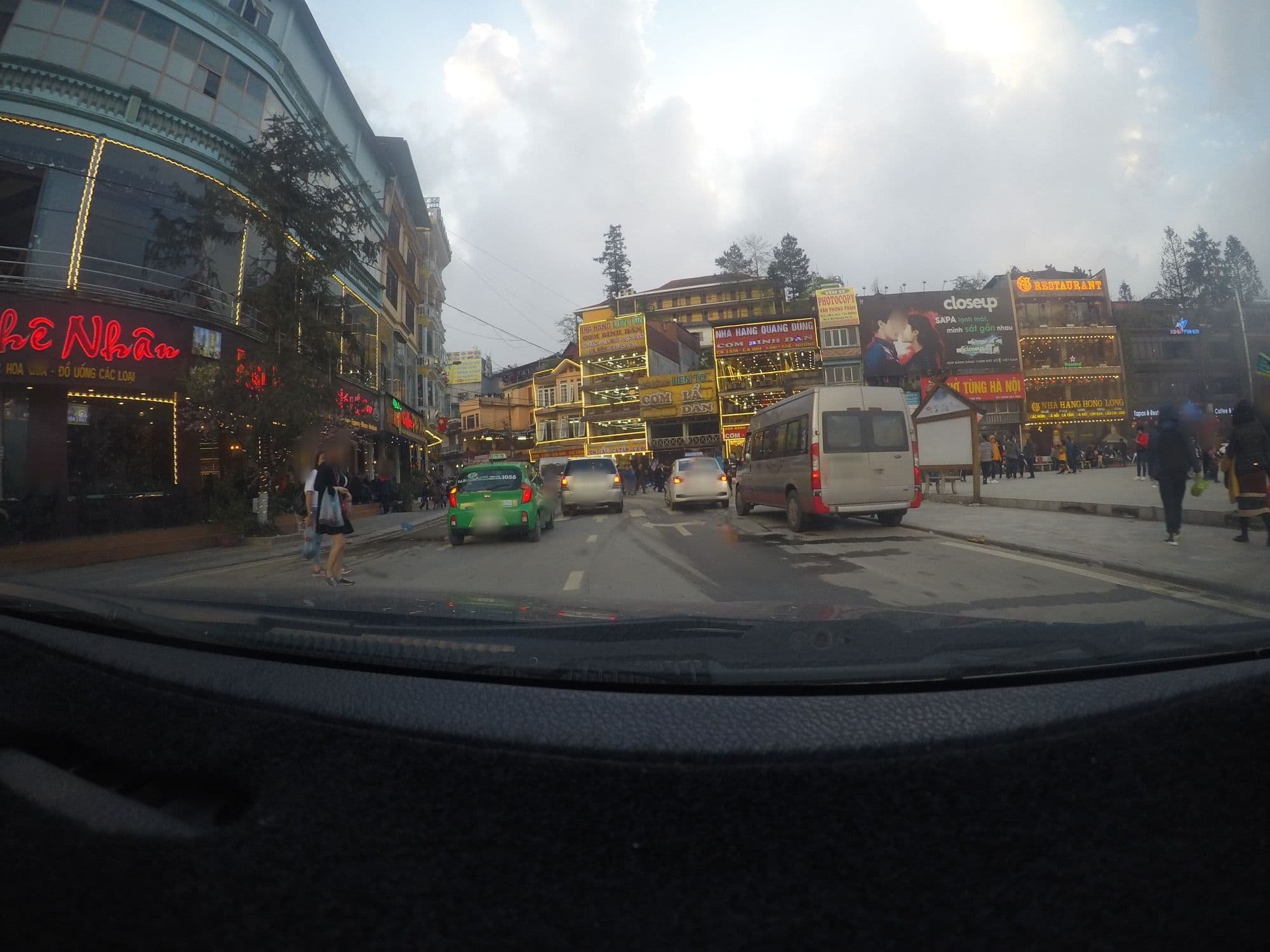 Street view near Nhà Nghỉ Đỗ Quyên, Sa Pa — © 24dakenlo (CC BY-SA · Mapillary)