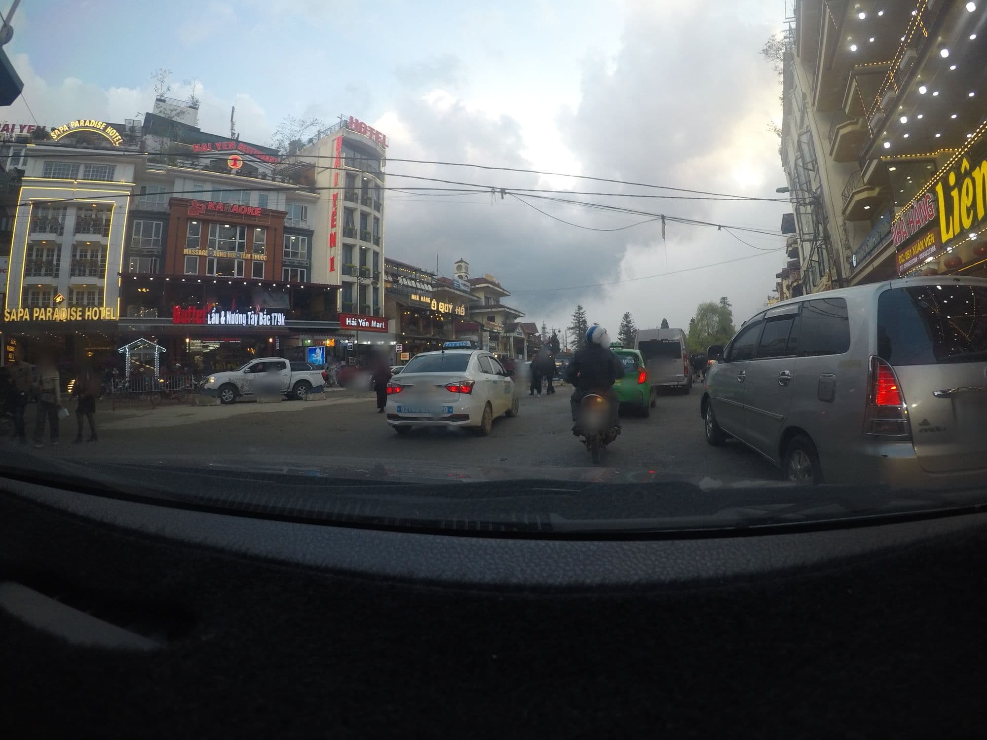Street view near Sapa Paradise Hotel, Sa Pa — © 24dakenlo (CC BY-SA · Mapillary)