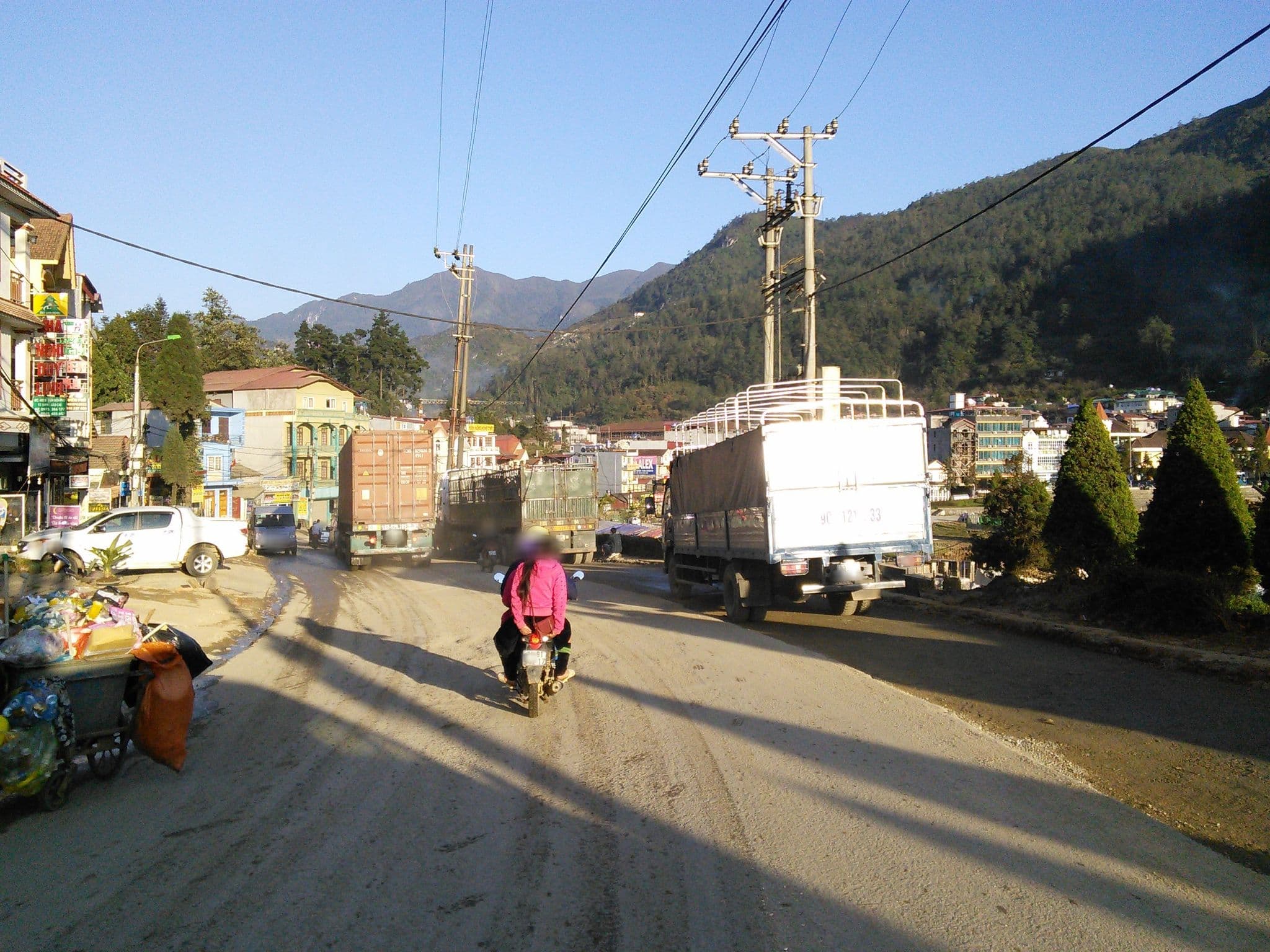Street view near Hieu Dang Sapa Hotel, Sa Pa — © mcmayer (CC BY-SA · Mapillary)