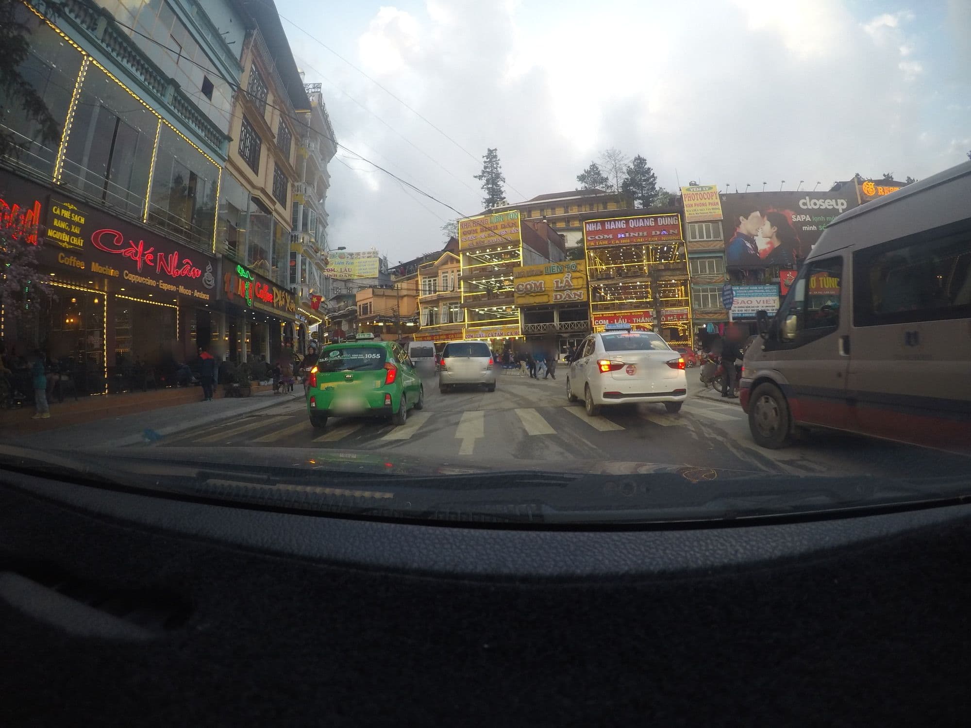 Street view near Linh Trang Hotel, Sa Pa — © 24dakenlo (CC BY-SA · Mapillary)