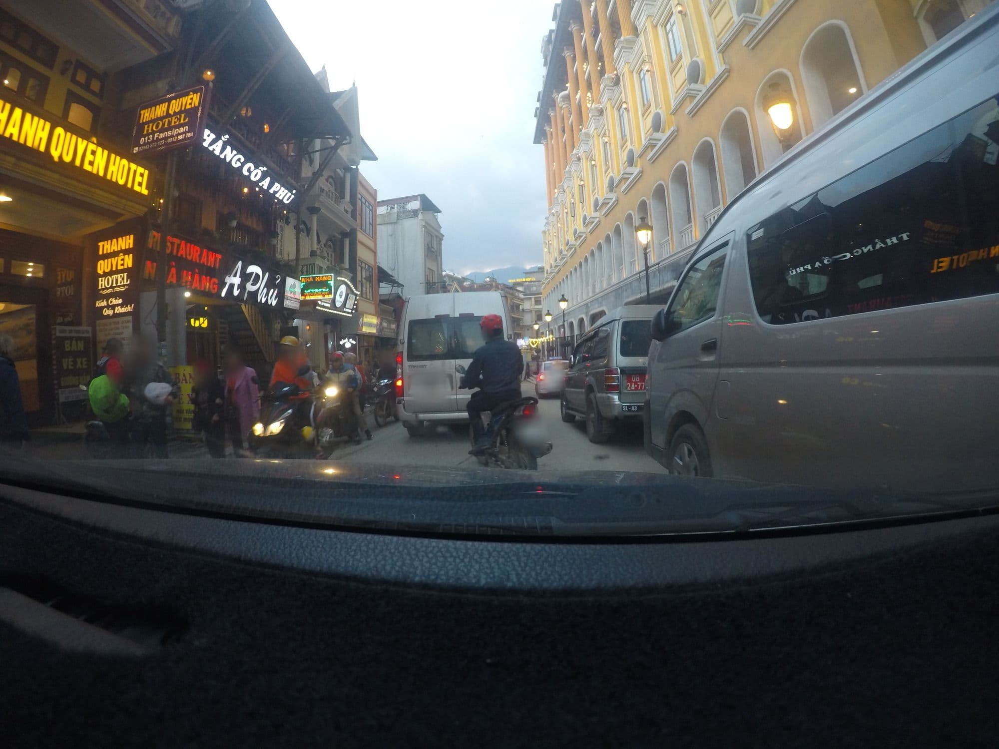 Street view near Hotel Phuong Dong, Sa Pa — © 24dakenlo (CC BY-SA · Mapillary)