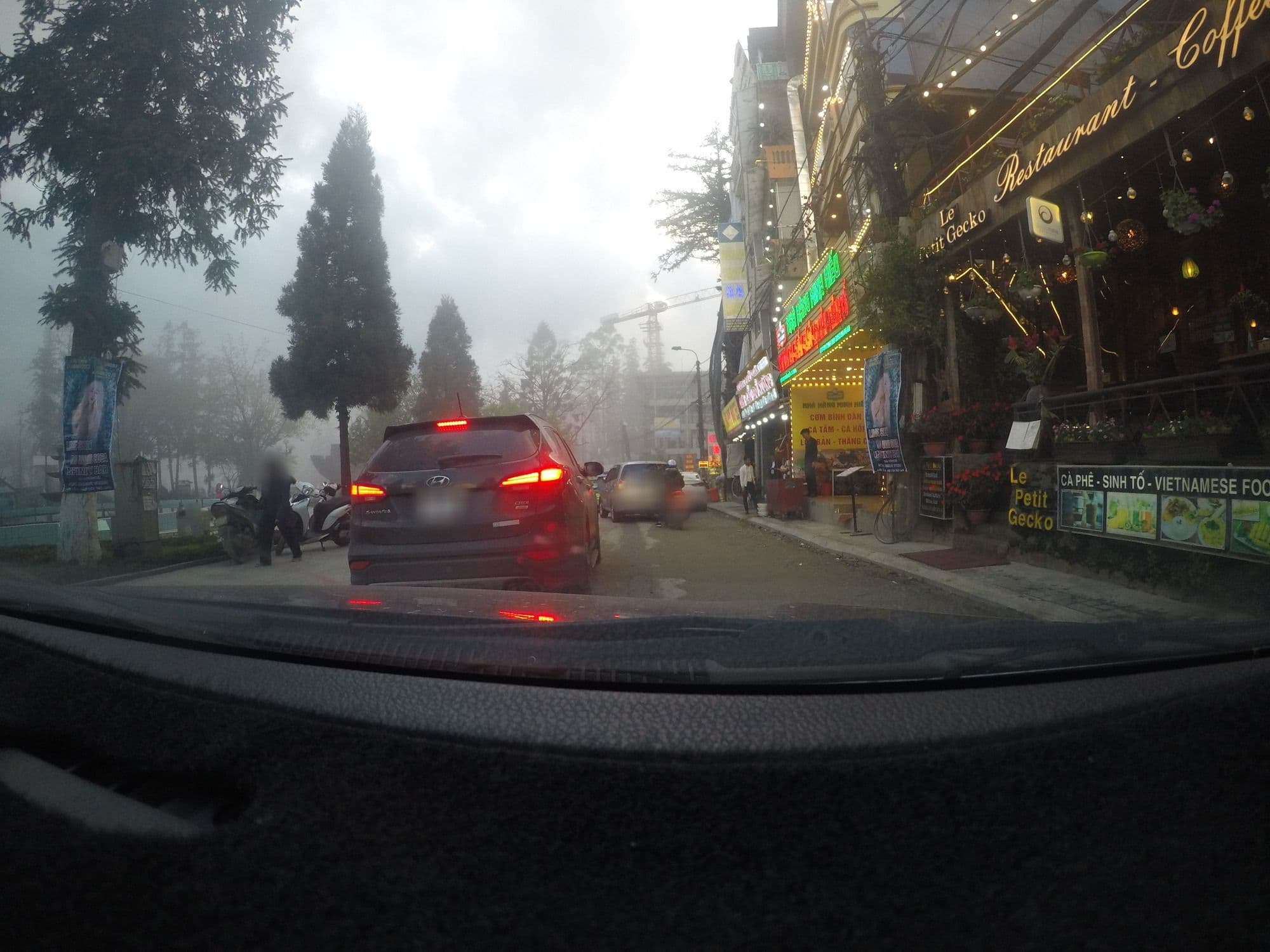 Street view near Huong Quynh Guest House, Sa Pa — © 24dakenlo (CC BY-SA · Mapillary)