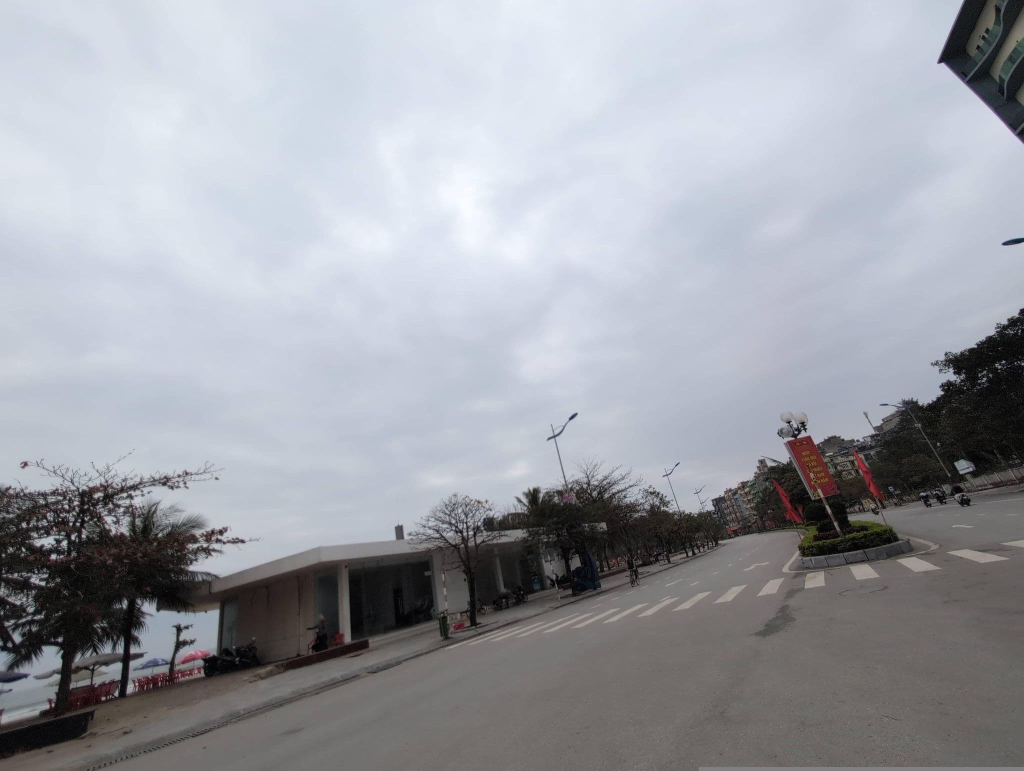 Street view near Bang Giang Hotel, Sầm Sơn — © JeushsUUZhenw (CC BY-SA · Mapillary)