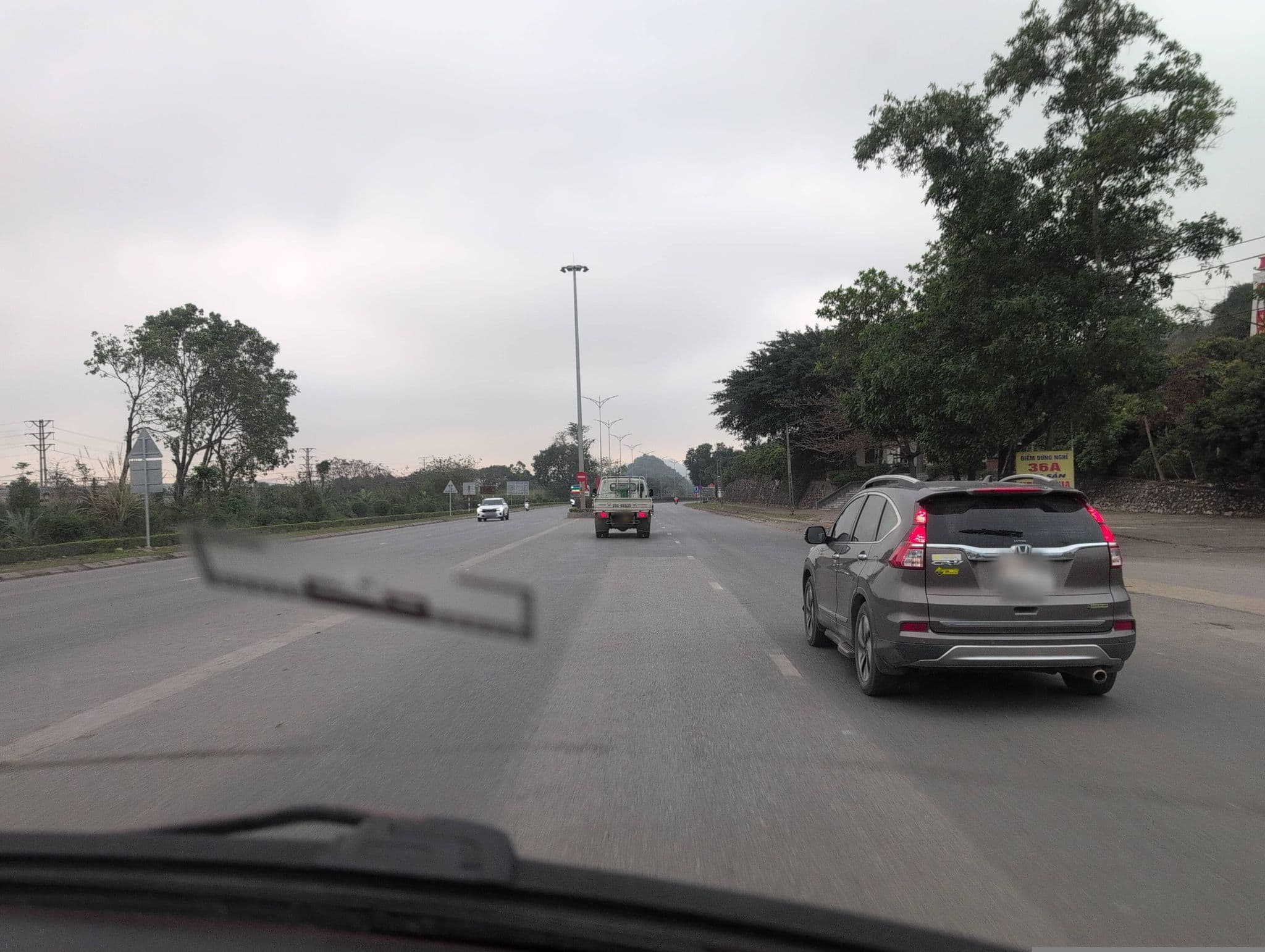Street view near Gia Phú Hotel, Bỉm Sơn — © JeushsUUZhenw (CC BY-SA · Mapillary)