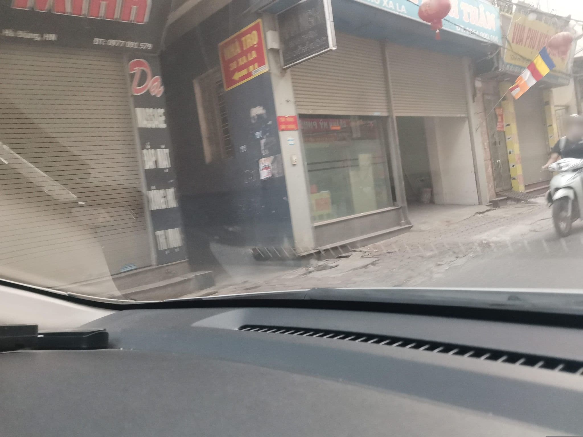 Street view near Nhà Nghỉ Bình Thân, Hà Đông — © hn_left_2 (CC BY-SA · Mapillary)