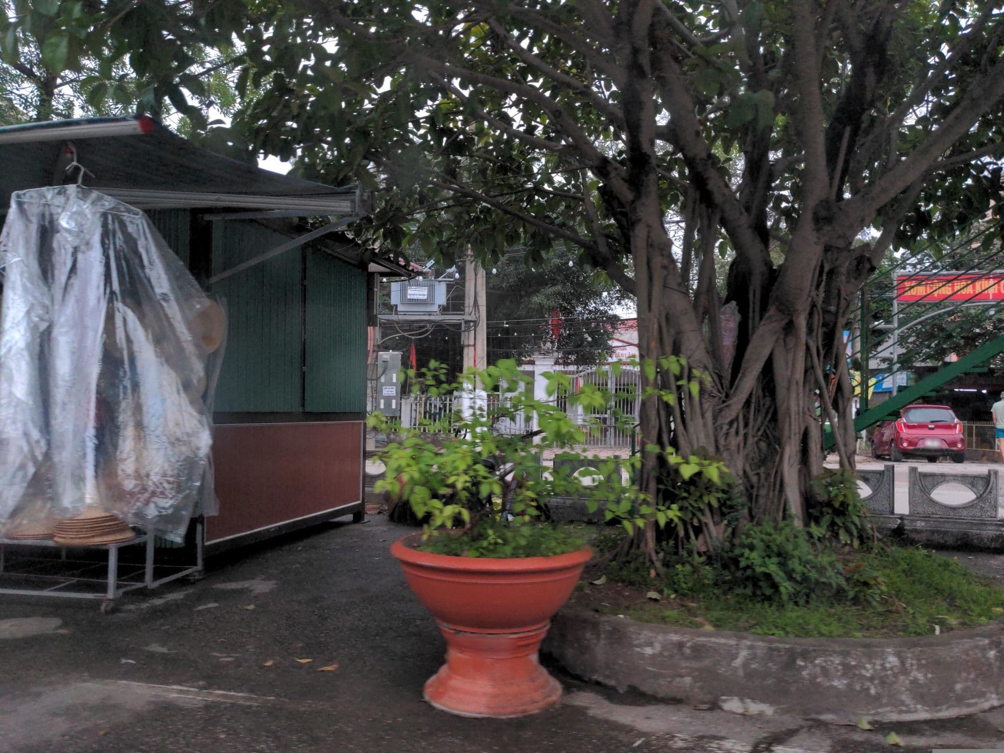 Street view near The Farm Hostel, Ninh Bình — © eneerhut (CC BY-SA · Mapillary)