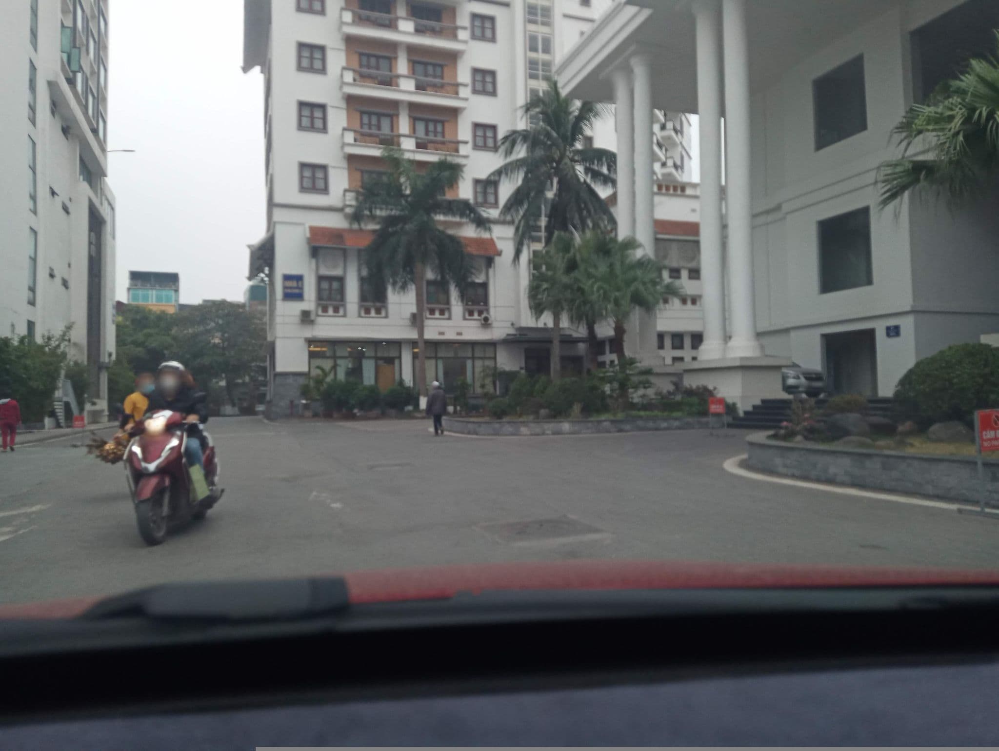 Street view near Bể bơi Ks La Thành, Liễu Giai — © hn_front_1 (CC BY-SA · Mapillary)