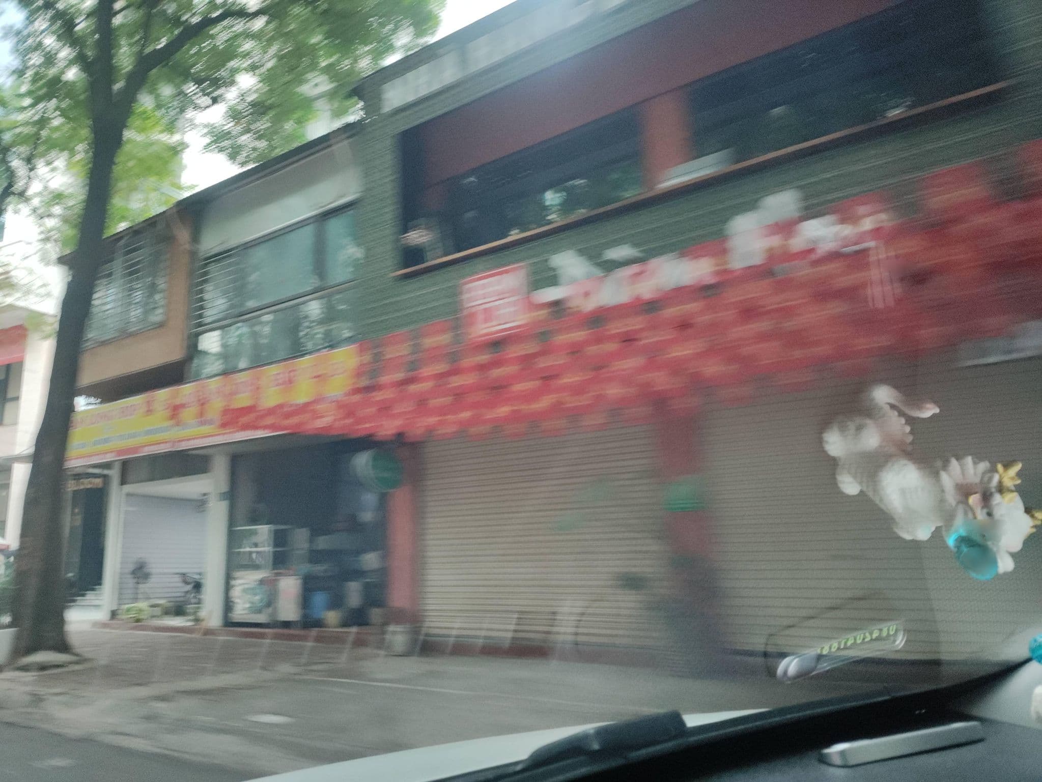Street view near Inearth Hotel Hanoi, Mai Dịch — © hn_right_1 (CC BY-SA · Mapillary)